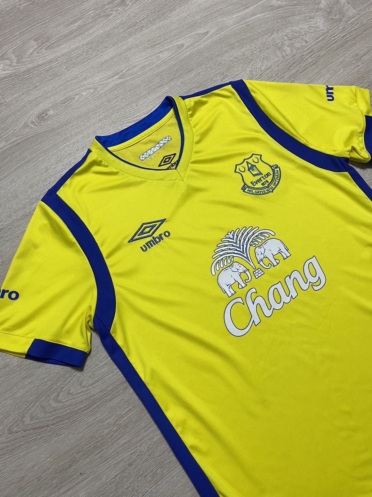 Umbro Umbro Everton Soccer jersey yellow size M Size US M / EU 48-50 / 2 - 1 Thumbnail