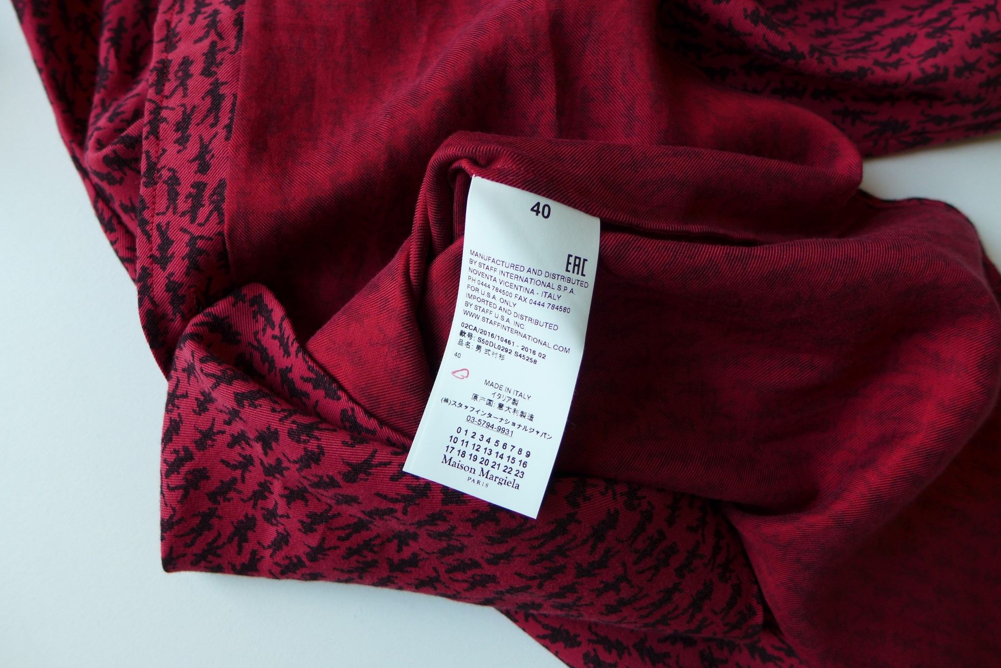 Maison Margiela Margiela SS16 Red Figure Print Shirt Size US M / EU 48-50 / 2 - 9 Thumbnail