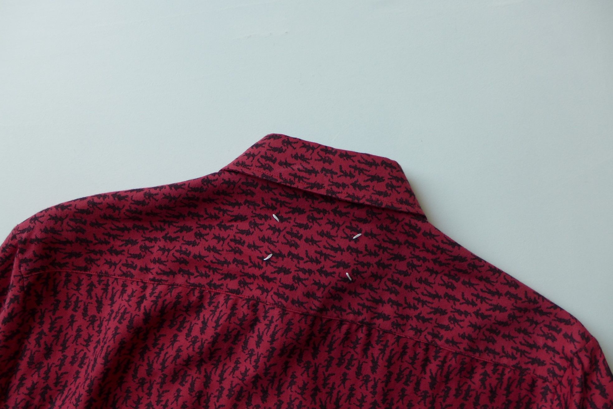 Maison Margiela Margiela SS16 Red Figure Print Shirt Size US M / EU 48-50 / 2 - 5 Thumbnail