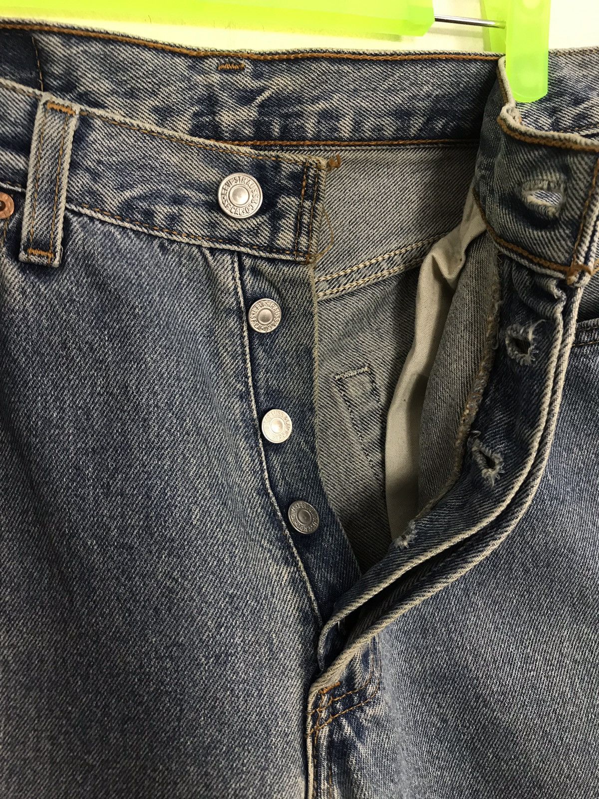 Levi's Vintage Clothing × Vintage Vintage Levi’s Classic Distressed Denim Jeans Size US 29 - 8 Thumbnail