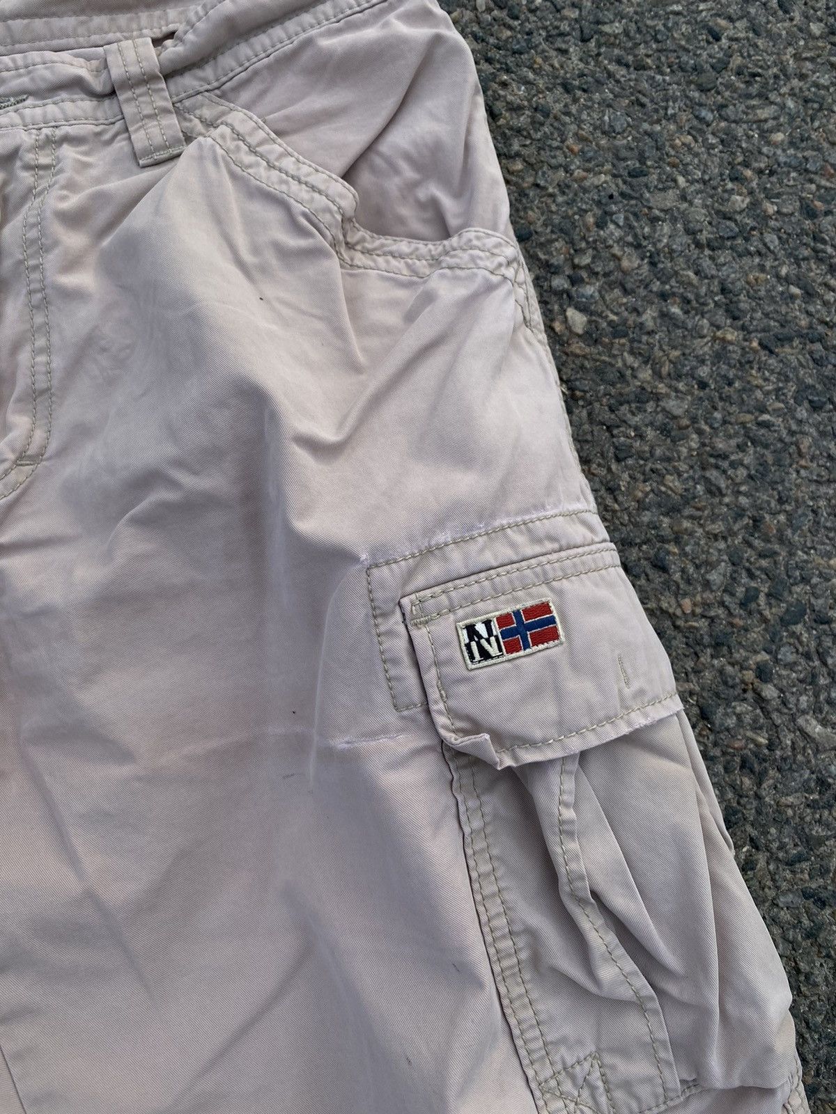 Napapijri × Vintage Mens Vintage Napapijri Cargo shorts distressed y2k rare Size US 34 / EU 50 - 4 Thumbnail