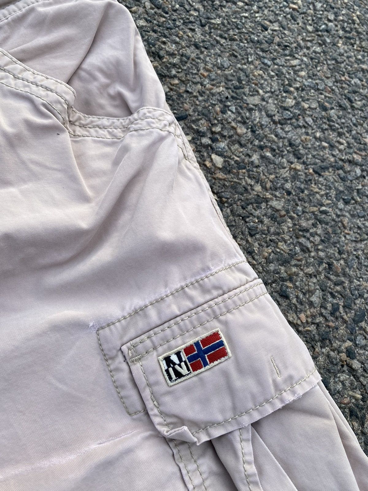 Napapijri × Vintage Mens Vintage Napapijri Cargo shorts distressed y2k rare Size US 34 / EU 50 - 7 Thumbnail