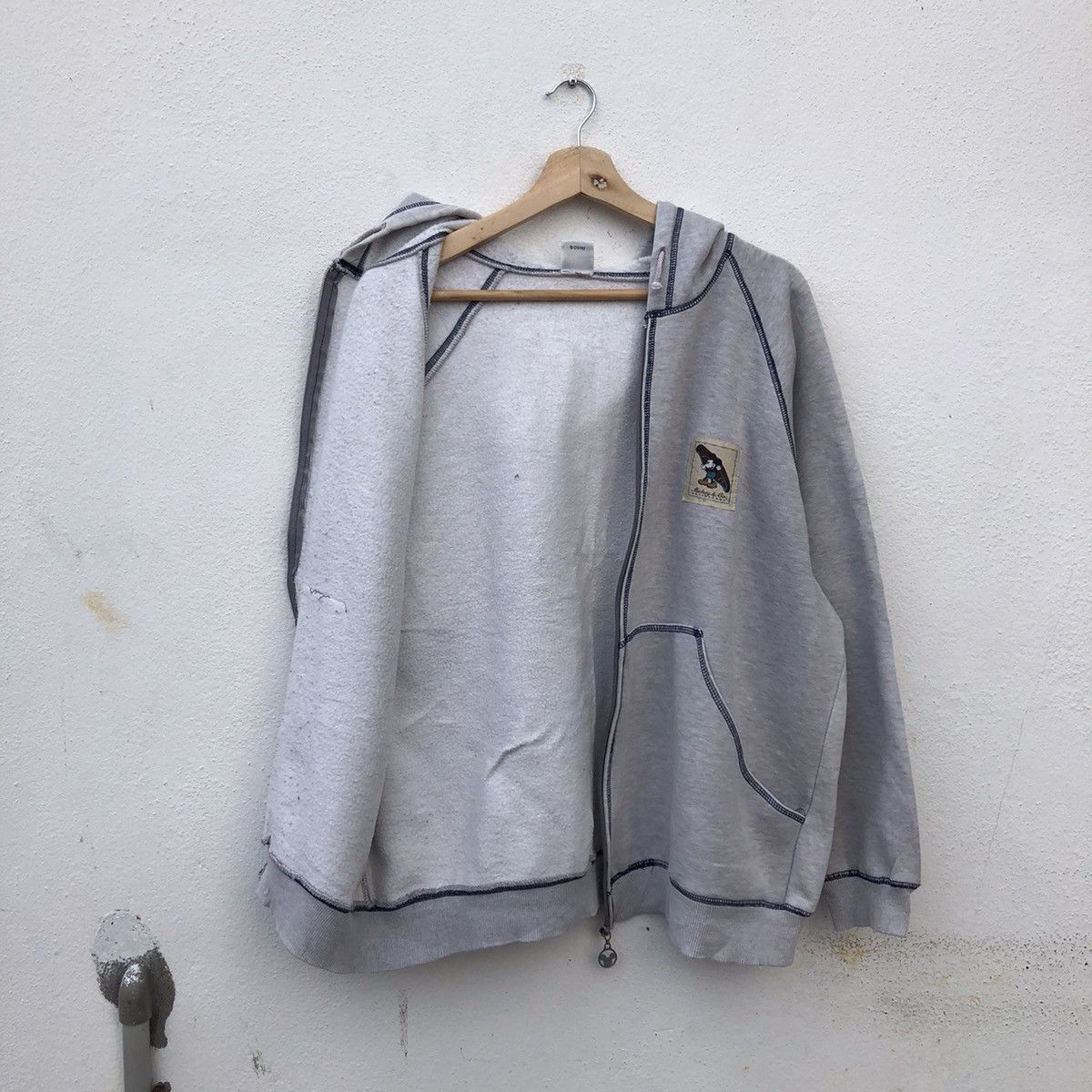 Cartoon Network VINTAGE 90’s INTERNATIONAL RESORT MICKEY MOUSE HOODIE Size US L / EU 52-54 / 3 - 11 Thumbnail