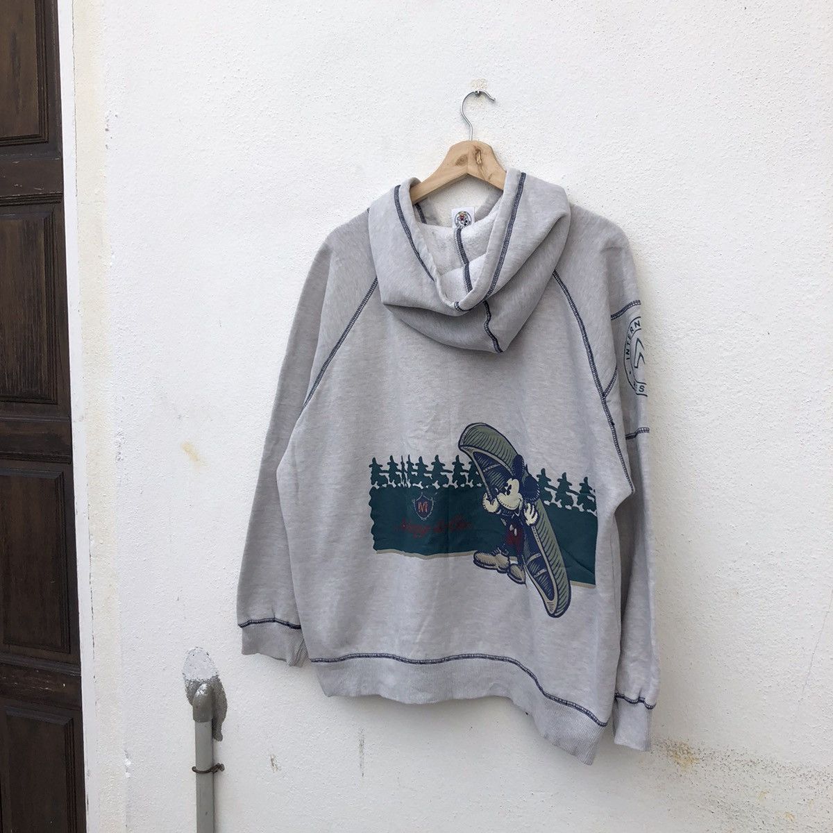 Cartoon Network VINTAGE 90’s INTERNATIONAL RESORT MICKEY MOUSE HOODIE Size US L / EU 52-54 / 3 - 8 Thumbnail