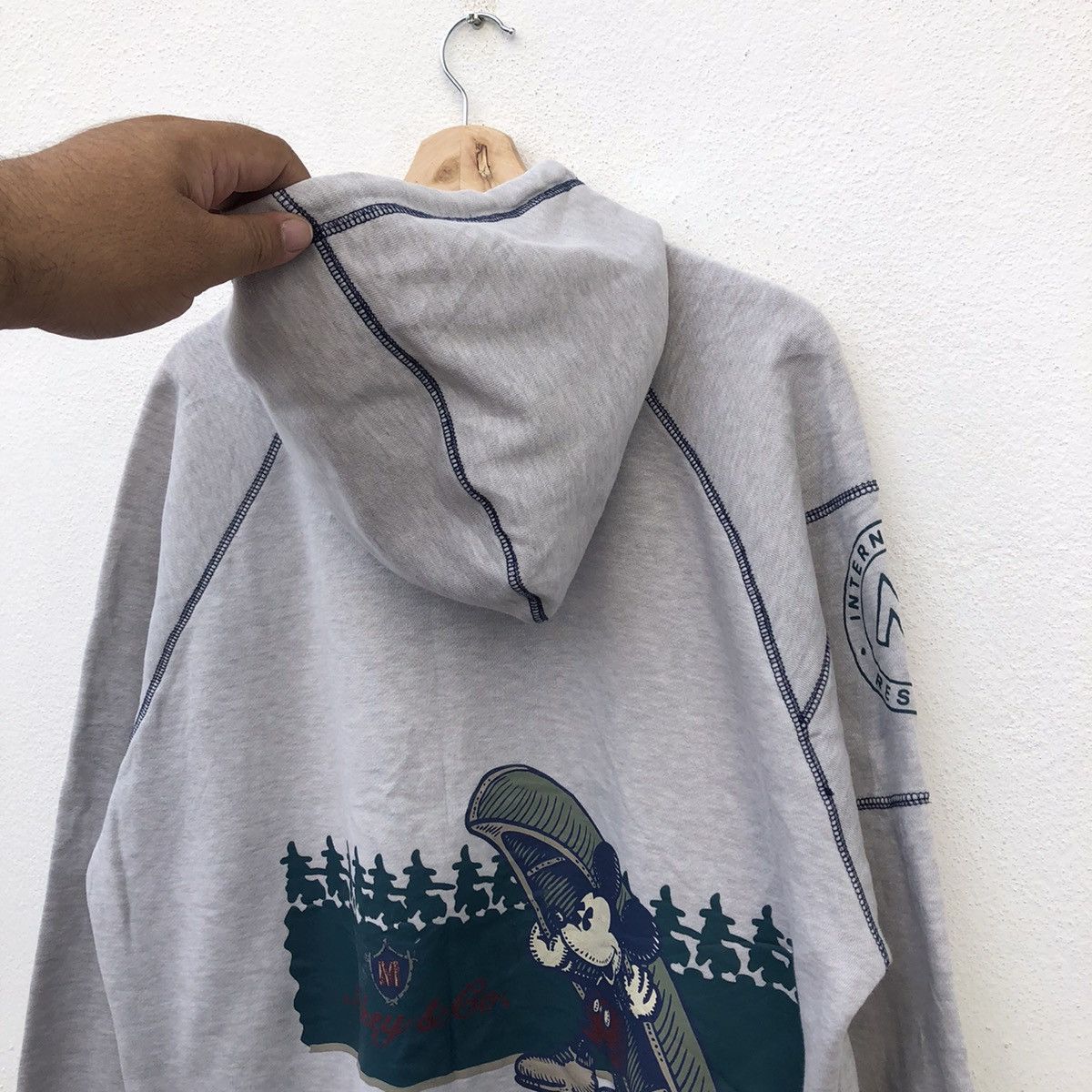 Cartoon Network VINTAGE 90’s INTERNATIONAL RESORT MICKEY MOUSE HOODIE Size US L / EU 52-54 / 3 - 10 Thumbnail