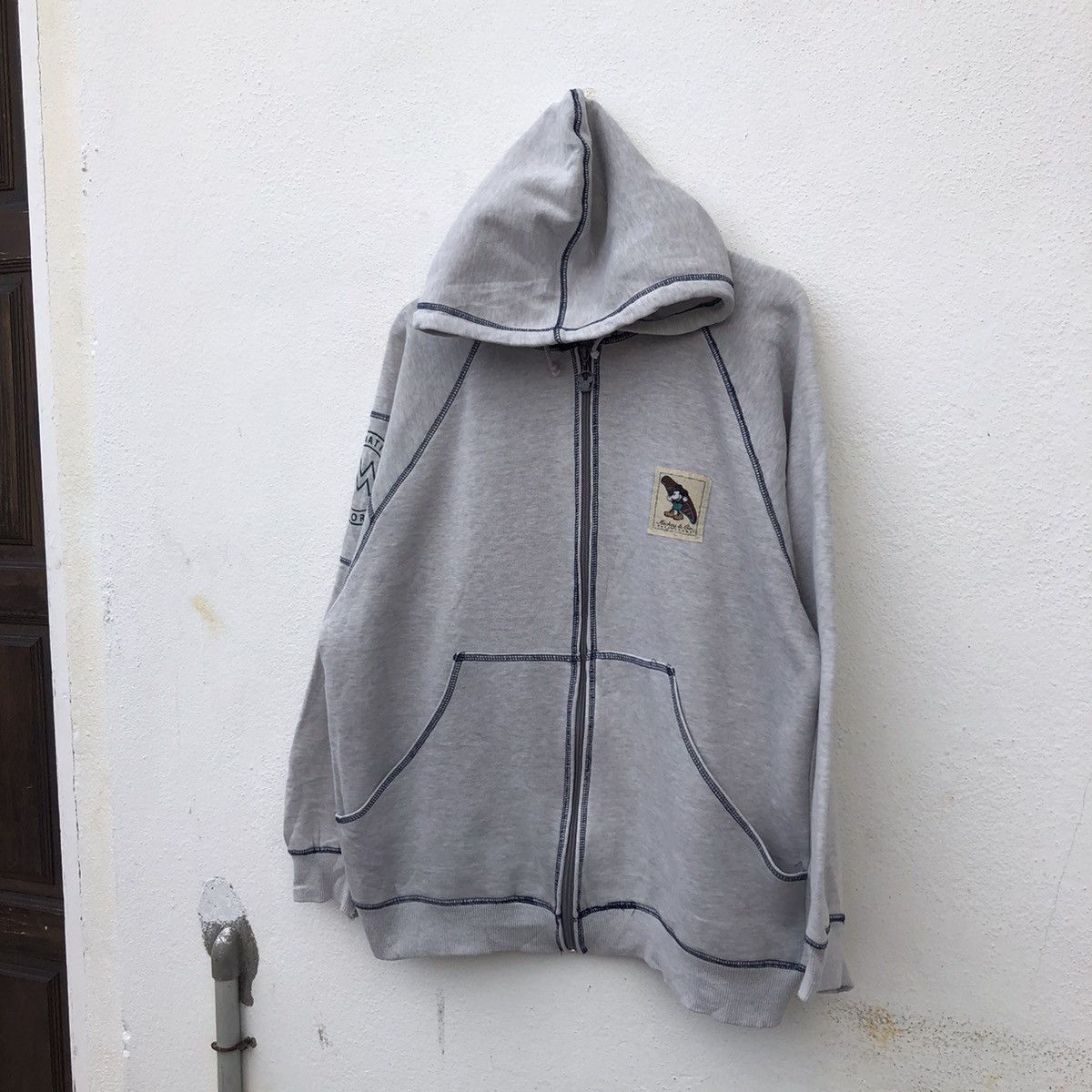 Cartoon Network VINTAGE 90’s INTERNATIONAL RESORT MICKEY MOUSE HOODIE Size US L / EU 52-54 / 3 - 4 Thumbnail