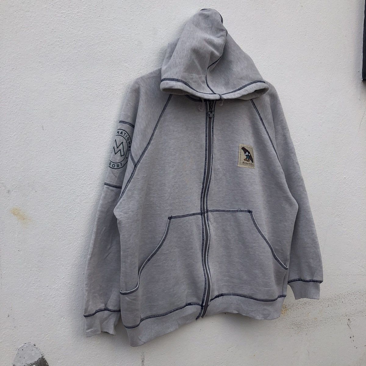 Cartoon Network VINTAGE 90’s INTERNATIONAL RESORT MICKEY MOUSE HOODIE Size US L / EU 52-54 / 3 - 5 Thumbnail