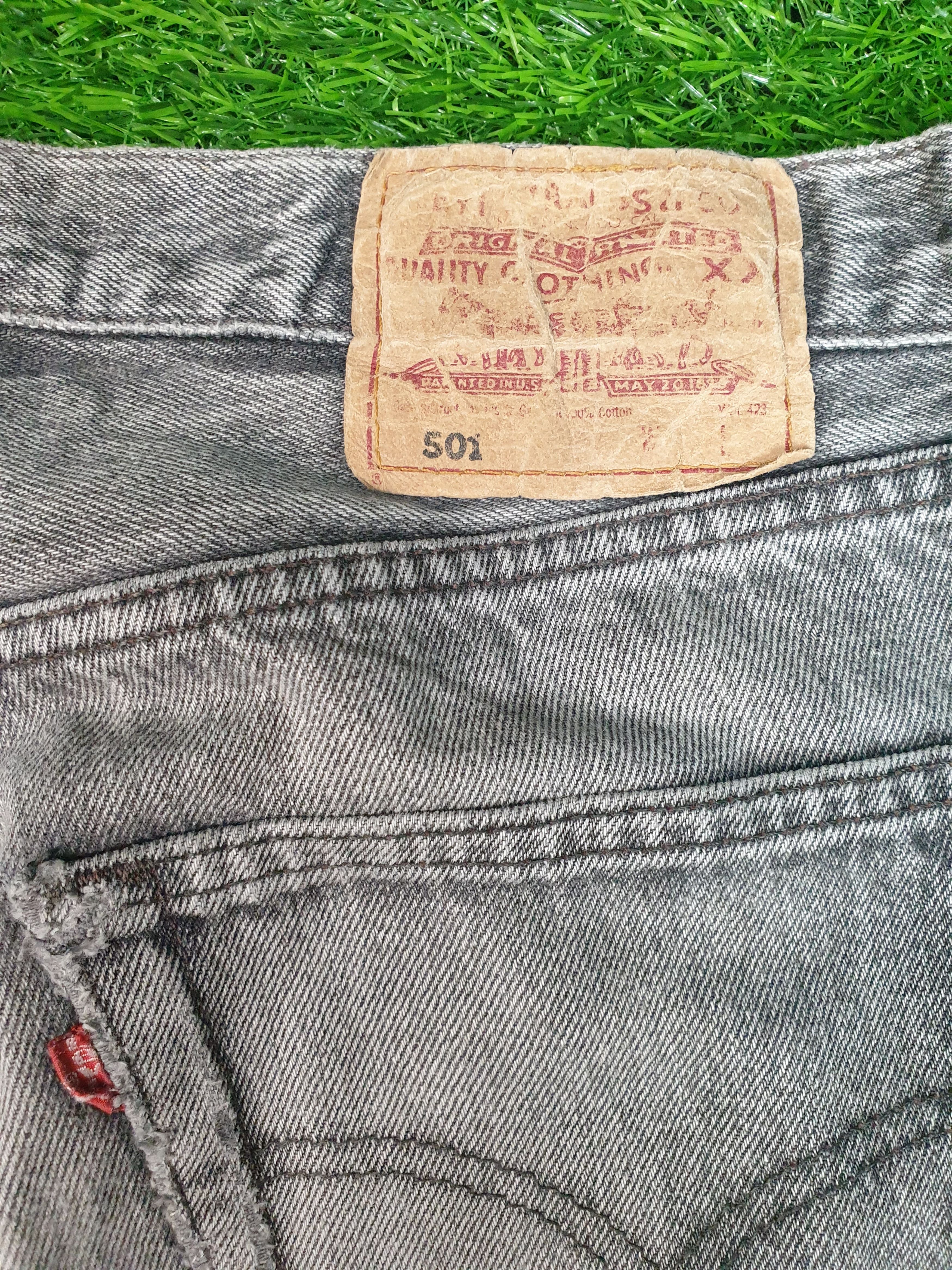 Levi's Vintage LEVIS 501 Light Wash Faded Black 31X33 Jeans L0153 Size US 31 - 12 Thumbnail
