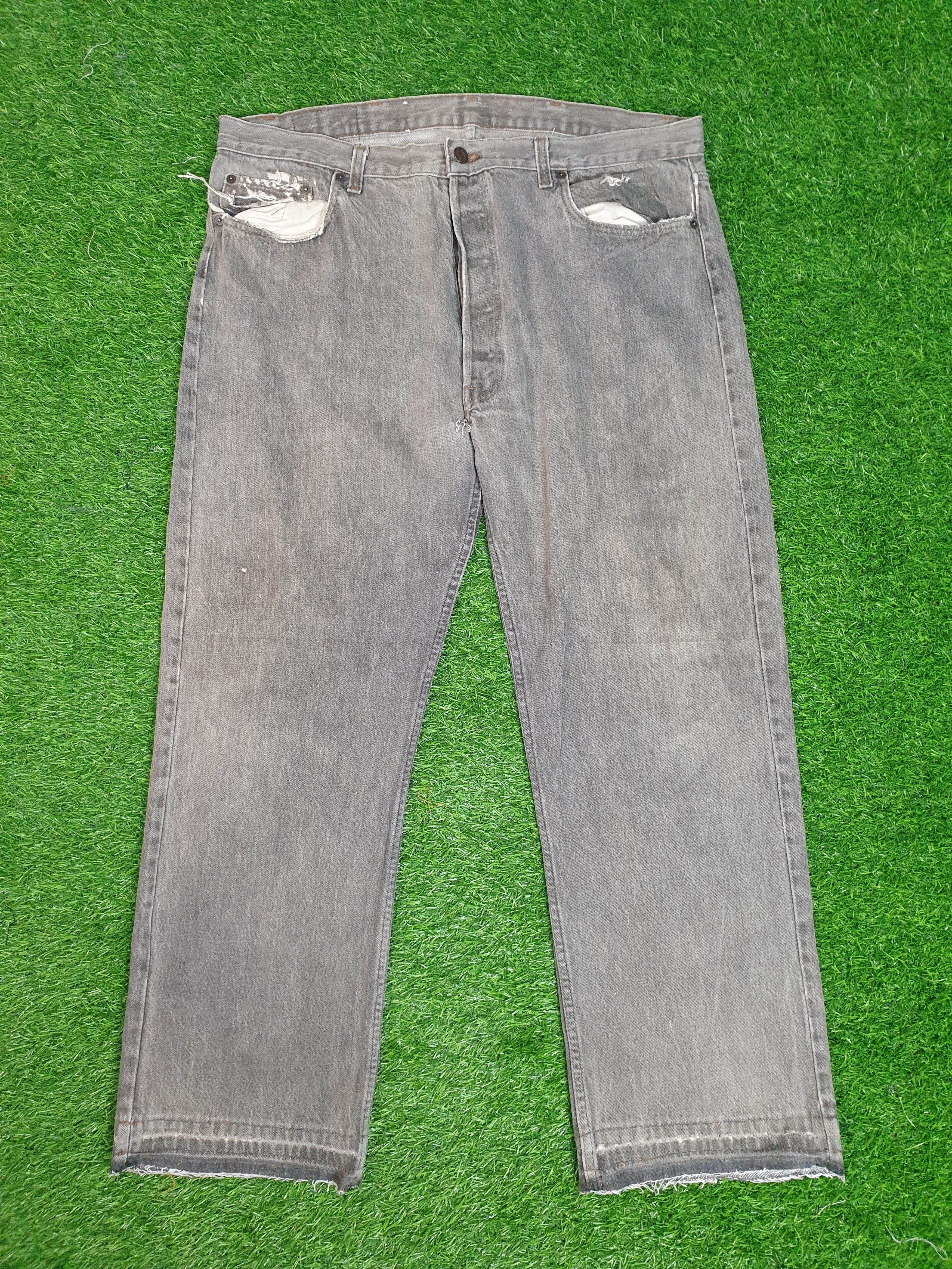 Levi's Vintage Clothing Vintage LEVIS 501 Sun Faded Distressed 39X29.5 Jeans L0058 Size US 39 - 1 Thumbnail