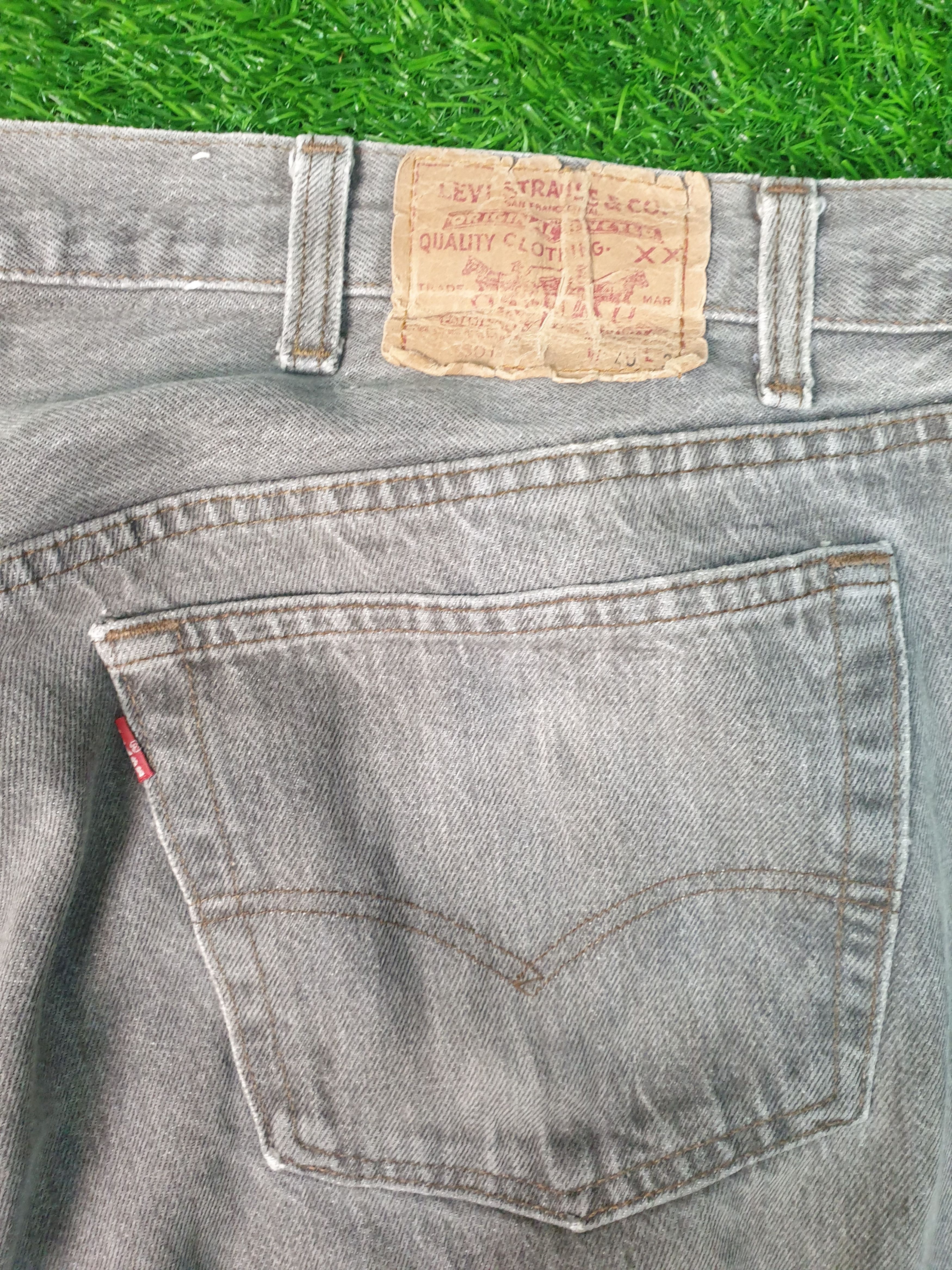 Levi's Vintage Clothing Vintage LEVIS 501 Sun Faded Distressed 39X29.5 Jeans L0058 Size US 39 - 11 Thumbnail