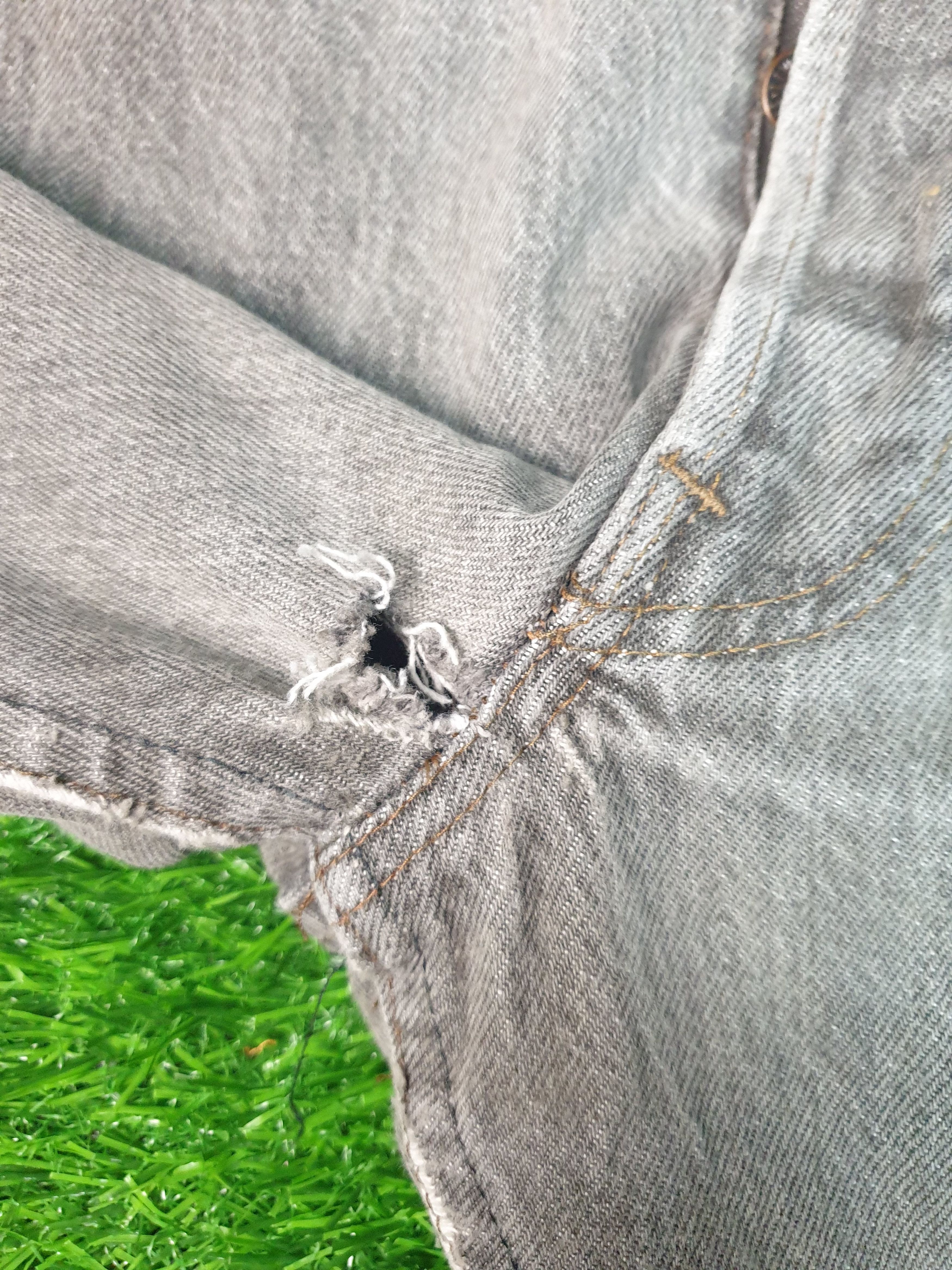 Levi's Vintage Clothing Vintage LEVIS 501 Sun Faded Distressed 39X29.5 Jeans L0058 Size US 39 - 8 Thumbnail