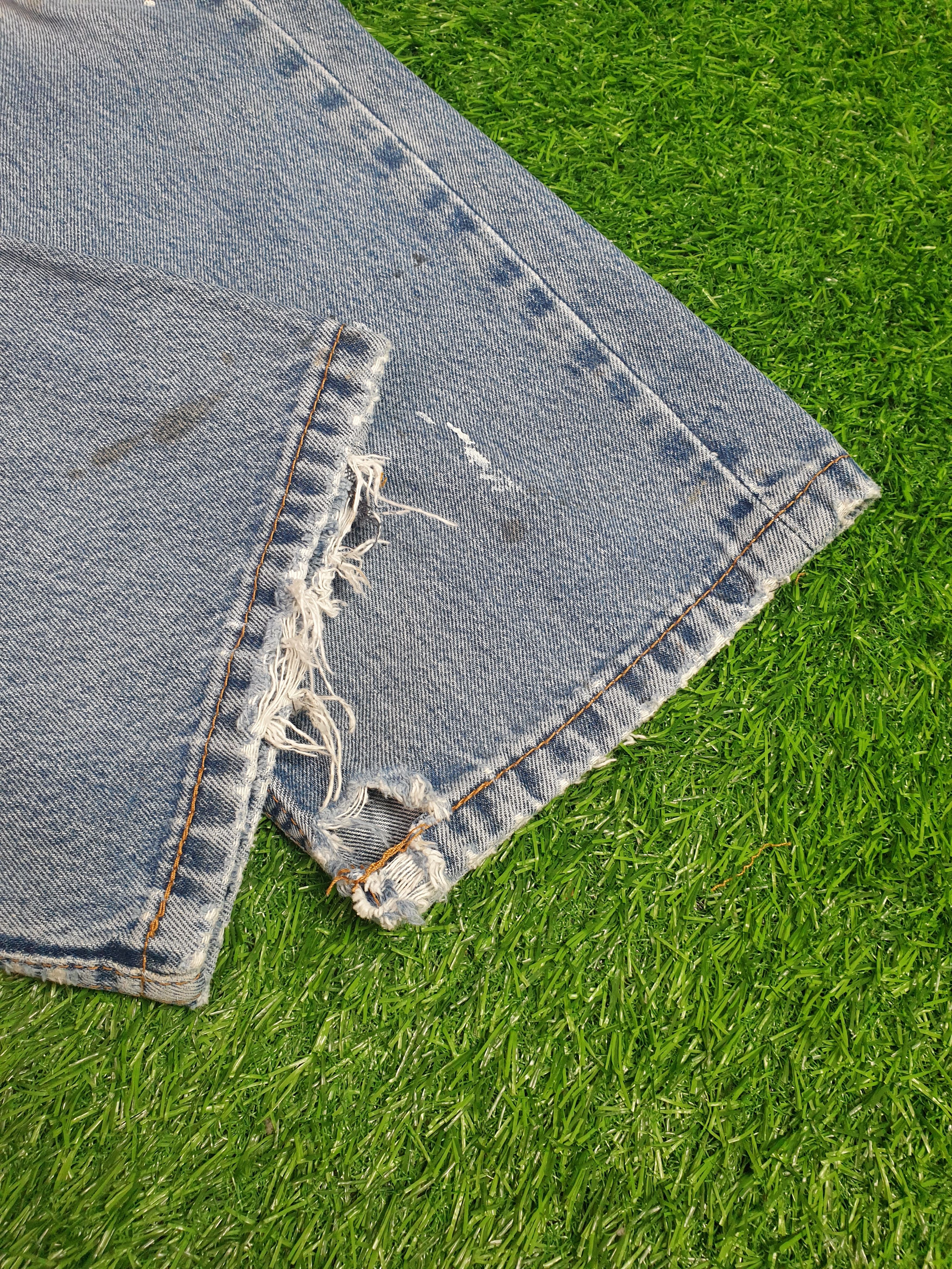 Levi's LEVIS Light Wash Distressed Size 33X28.5 Jeans L0163 Size US 33 - 10 Thumbnail