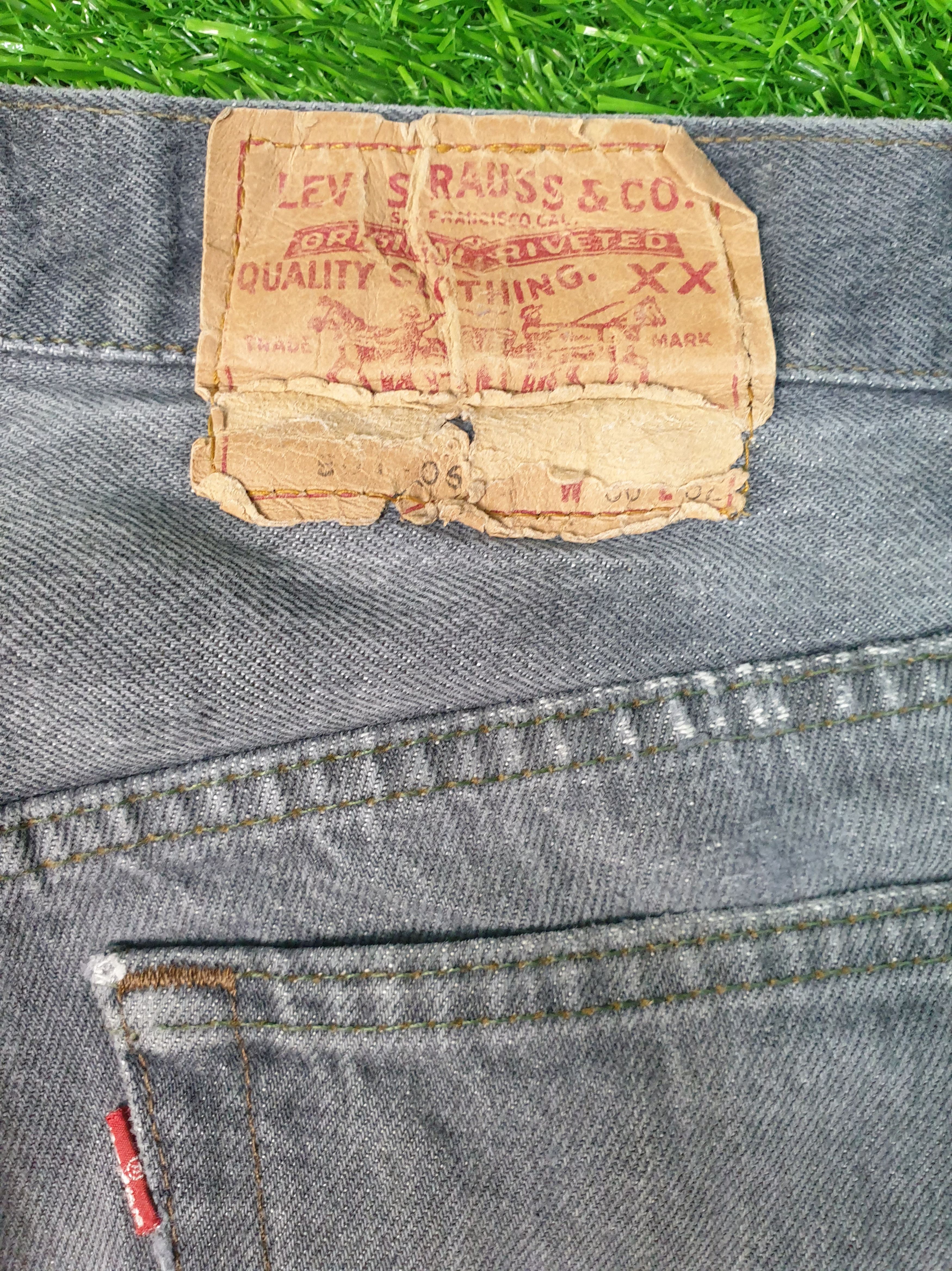 Levi's Vintage 90's LEVIS 501 Rusty Faded Black 35X31 Jeans L0150 Size US 35 - 12 Thumbnail