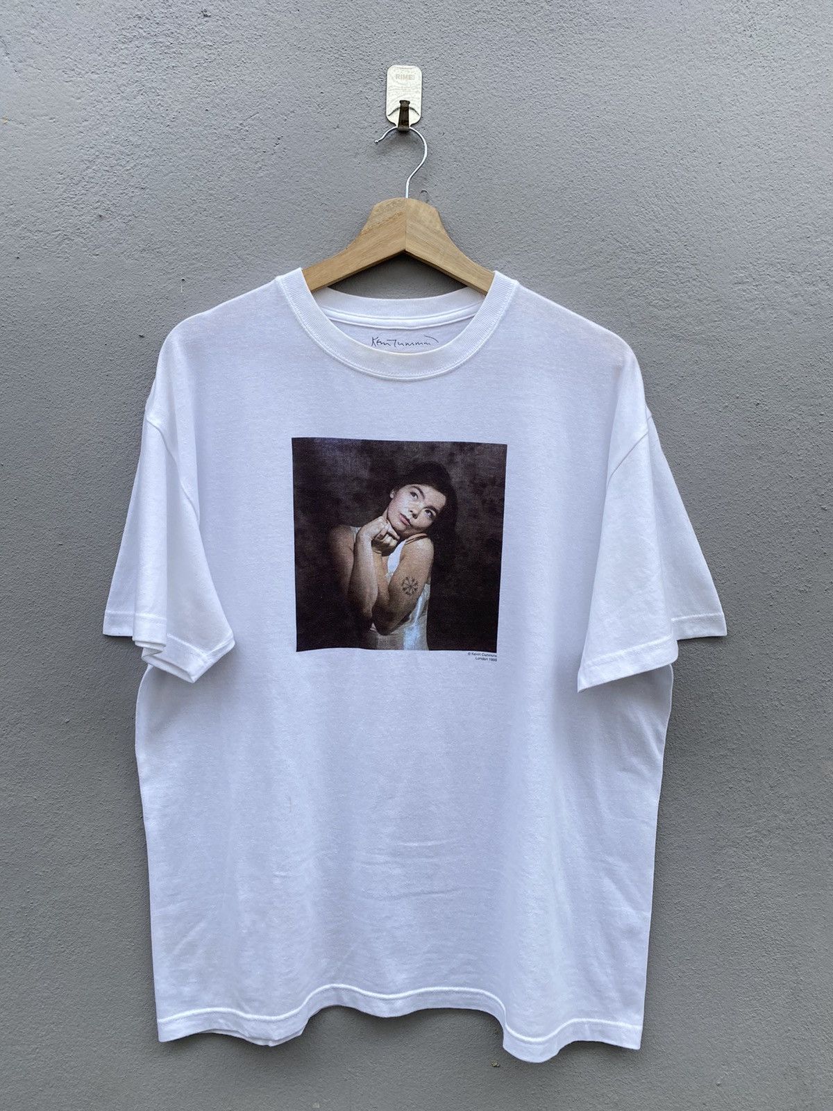 Band Tees björk x kevin cummins 1993 photography tee Size US L / EU 52-54 / 3 - 2 Thumbnail