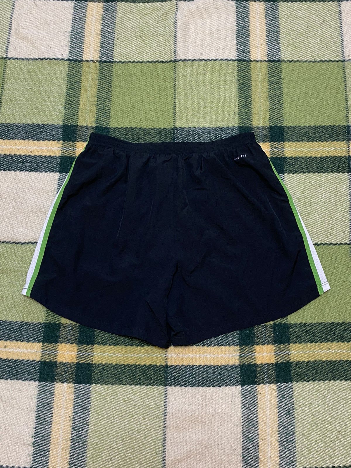 Nike Vintage Nike shorts streetwear swoosh casual y2k size L Size US 34 / EU 50 - 3 Thumbnail