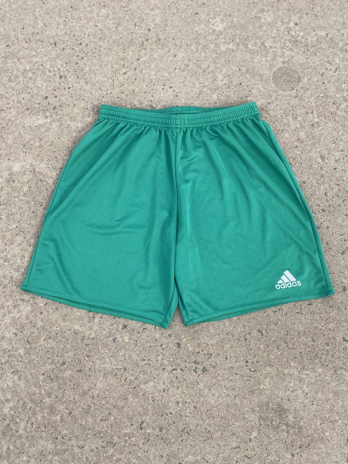 Adidas Vintage Adidas shorts streetwear y2k casual style size L Size US 34 / EU 50 - 1 Thumbnail