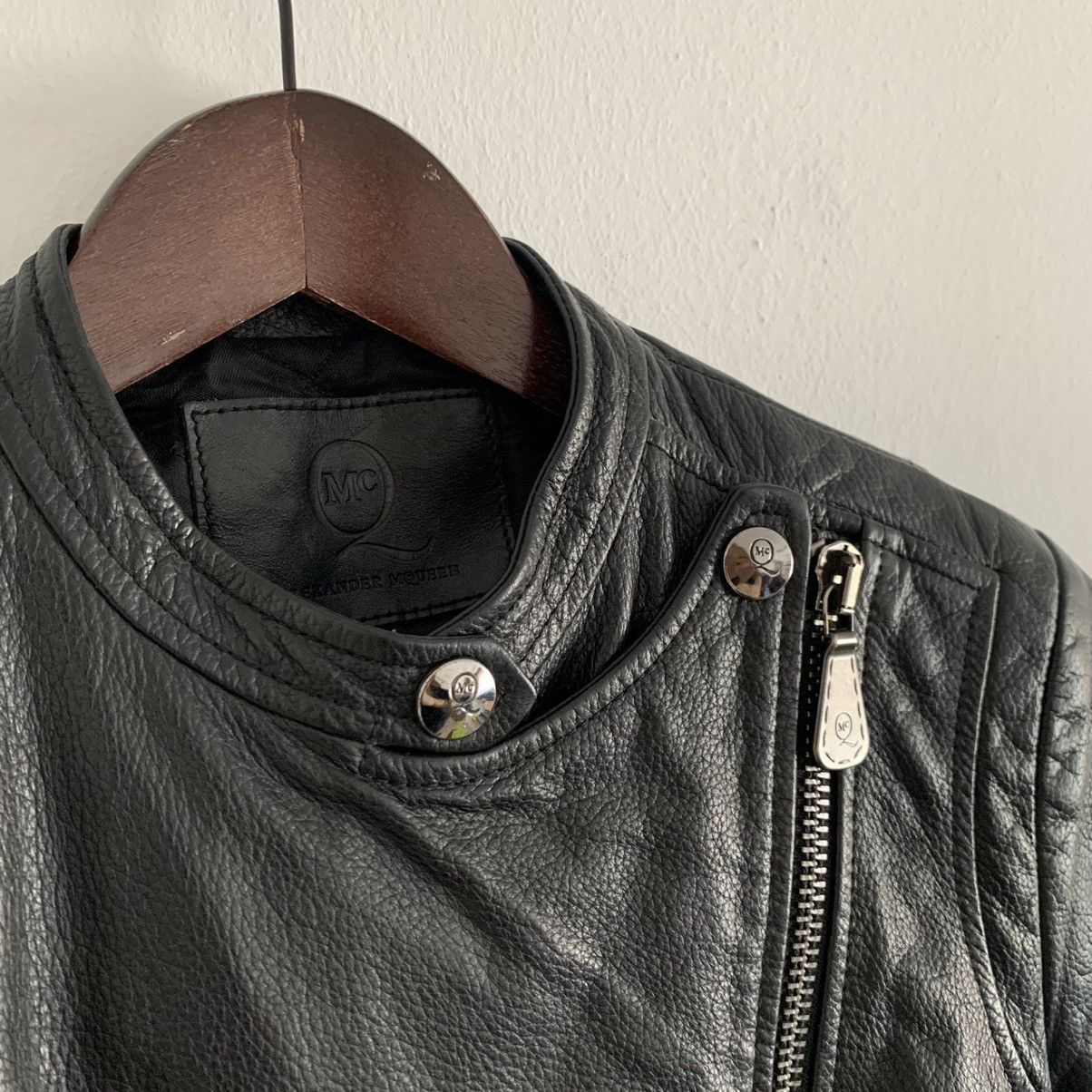 Alexander McQueen 🔥RARE Alexander McQueen Press Sample Biker Leather Jacket Size XS / US 0-2 / IT 36-38 - 3 Thumbnail