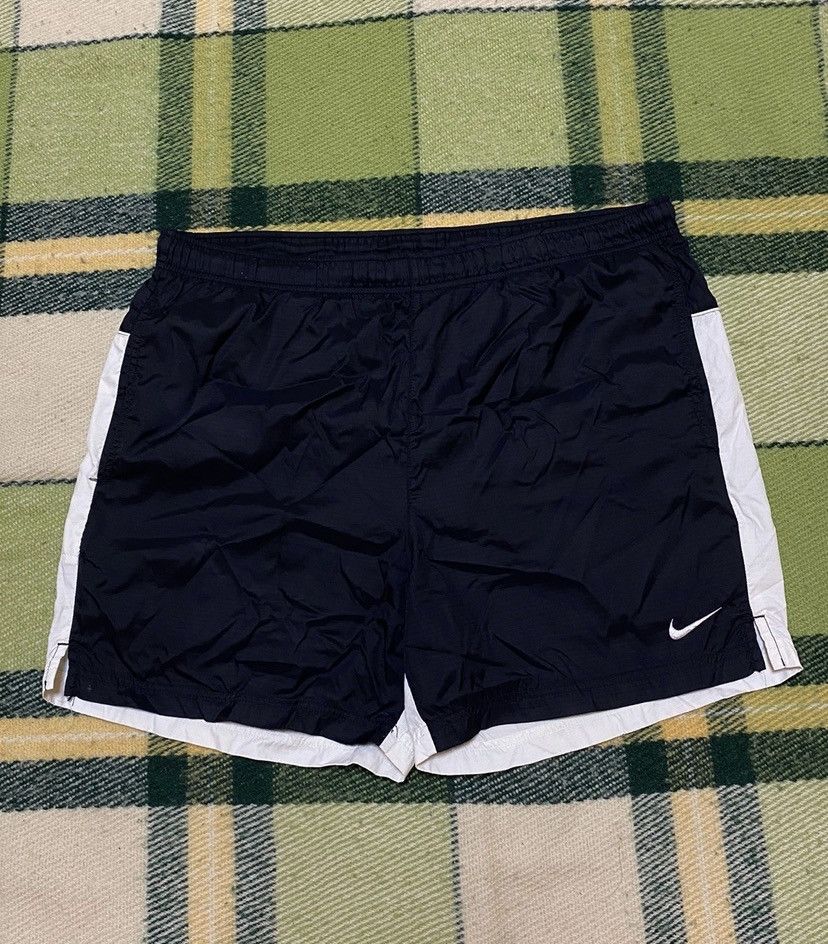 Nike Vintage Nike shorts streetwear swoosh casual y2k size L Size US 34 / EU 50 - 2 Thumbnail