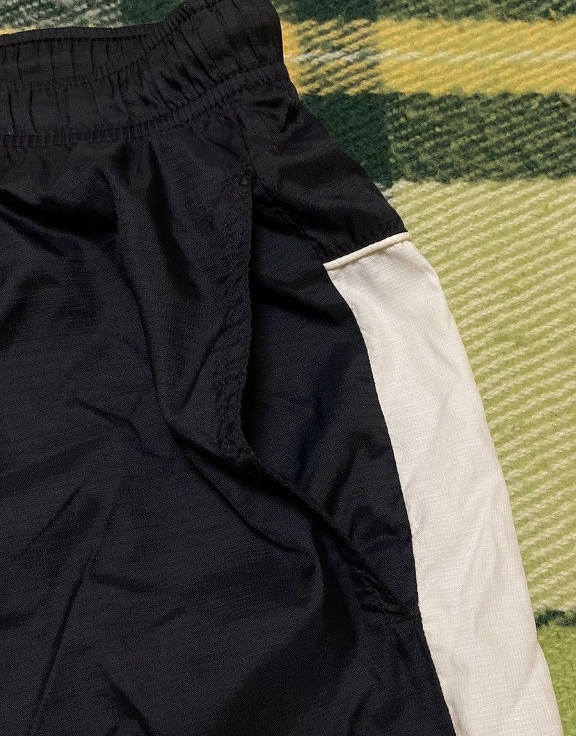 Nike Vintage Nike shorts streetwear swoosh casual y2k size L Size US 34 / EU 50 - 3 Thumbnail