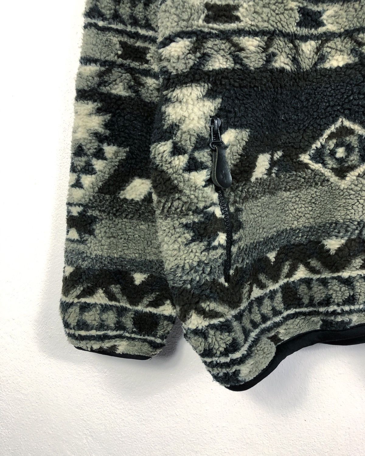 Vintage Rare Vintage Burgh Scott Navajo Fleece Sweatshirt Size US L / EU 52-54 / 3 - 4 Thumbnail