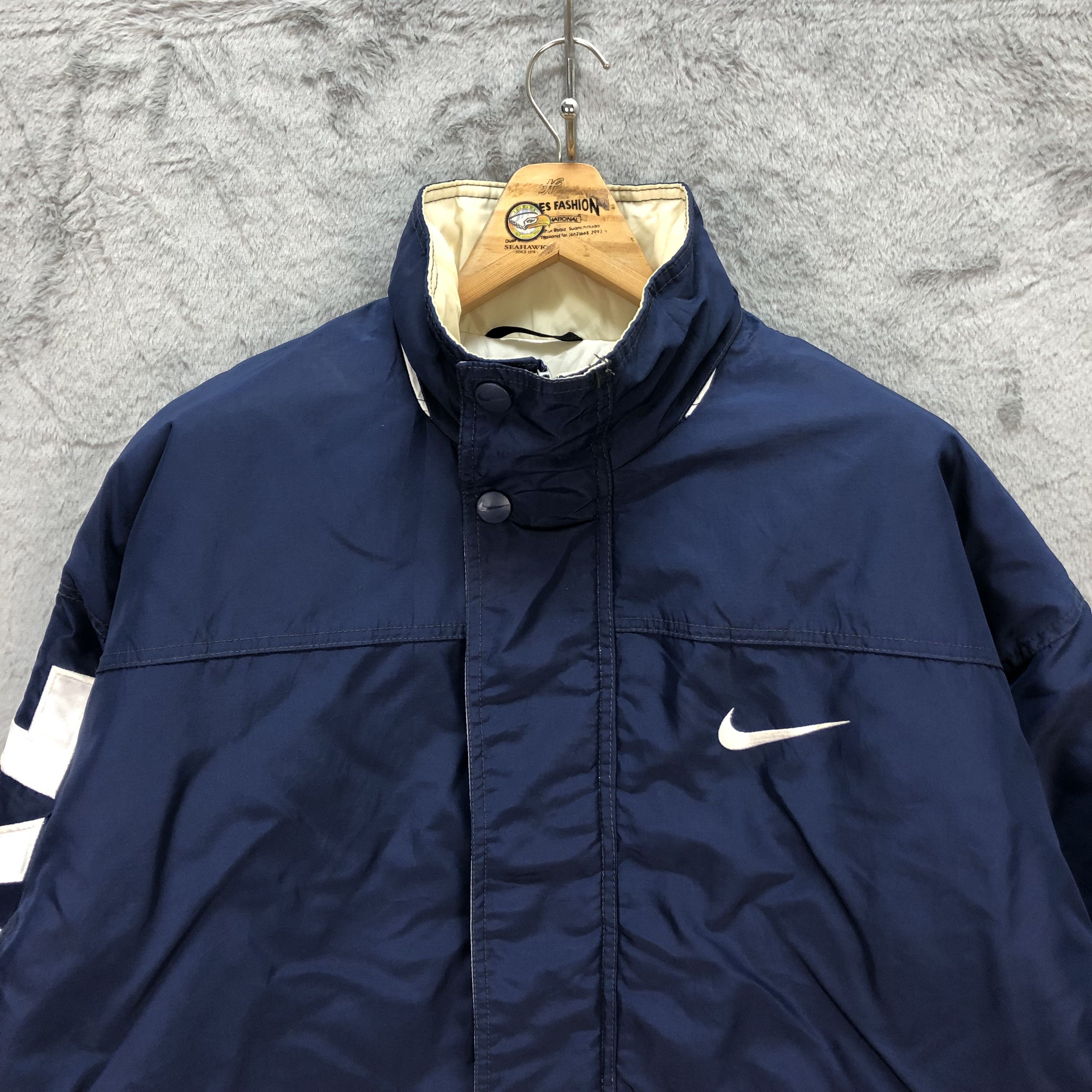 Nike VINTAGE NIKE SLEEVE BIG LOGO PARKA #5520-195 Size US XL / EU 56 / 4 - 3 Thumbnail