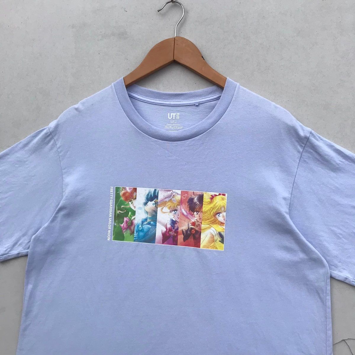 Uniqlo RARE🔥 Sailormoon Size L / US 10 / IT 46 - 2 Thumbnail