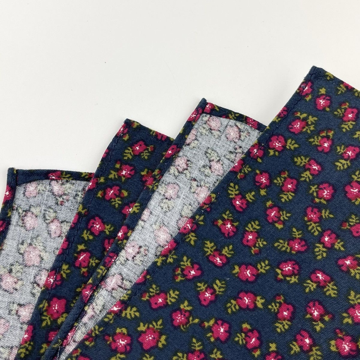 Other Men’s Burgundy Knit Necktie & Navy Floral Pocket Square Size ONE SIZE - 8 Thumbnail