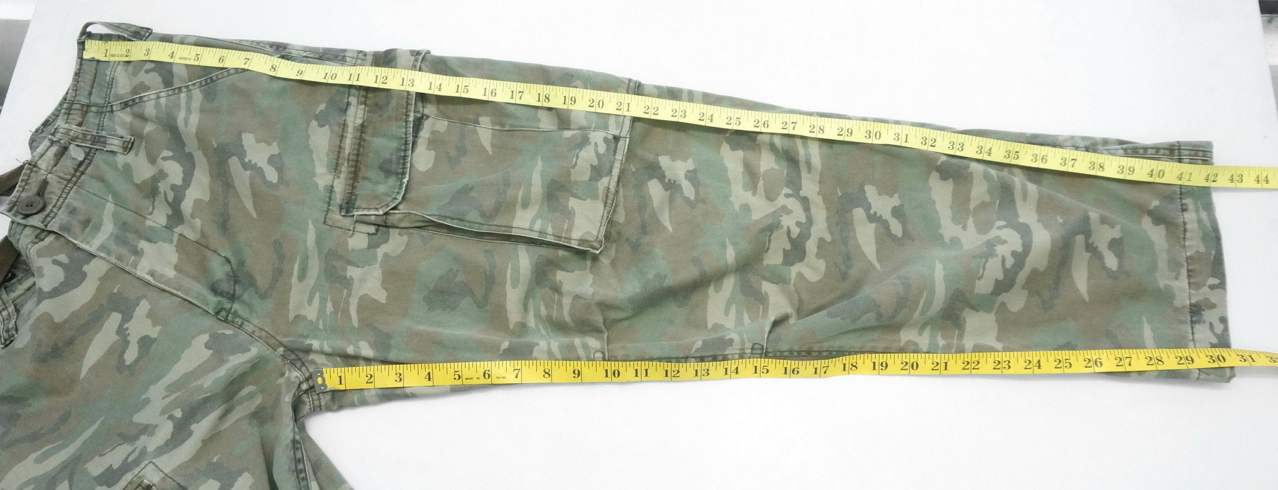 Other Vtg REAL CRUSH CLOTHING Dusty Camo Military Worn Cargo Pant Size US 33 - 15 Thumbnail