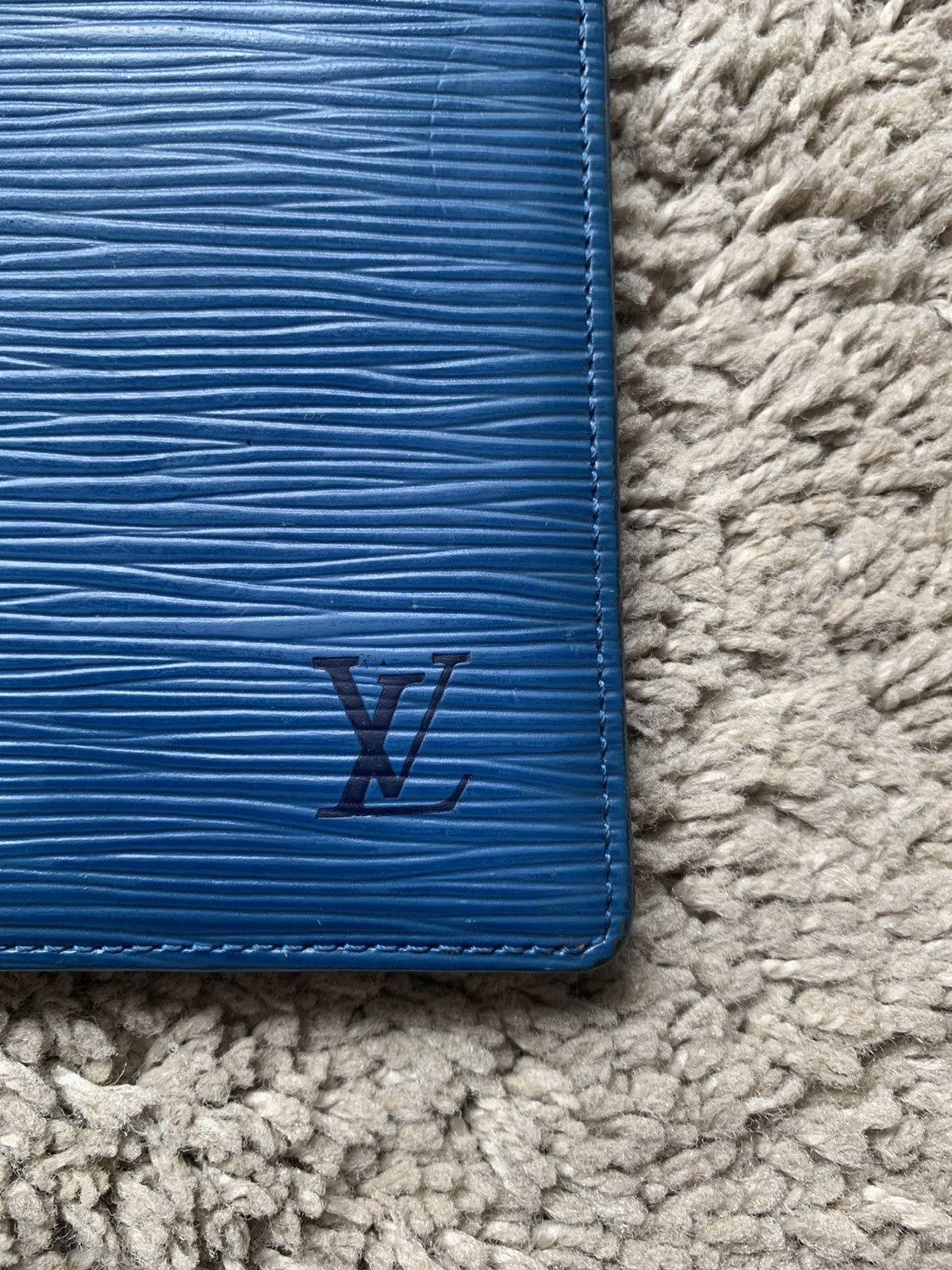 Louis Vuitton Louis Vuitton Blue Epi Leather Card Holder Size ONE SIZE - 3 Thumbnail