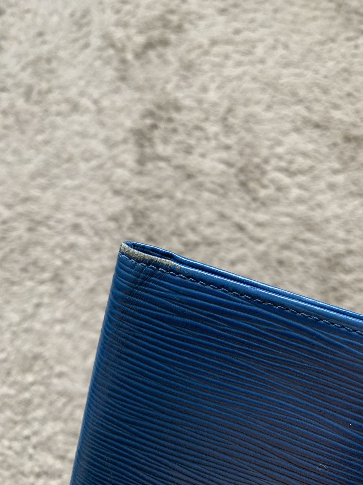 Louis Vuitton Louis Vuitton Blue Epi Leather Card Holder Size ONE SIZE - 6 Thumbnail