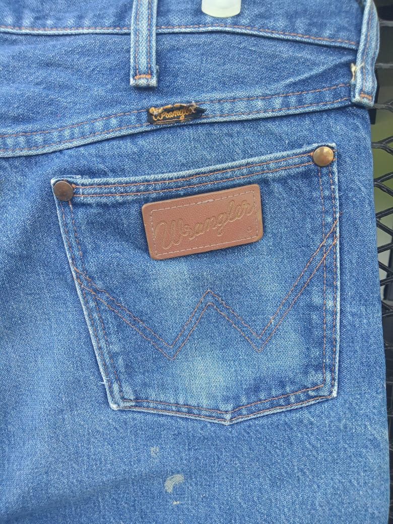Wrangler Vintage Wrangler Regular Distressed Medium Wash Denim Jeans Size US 33 - 9 Thumbnail