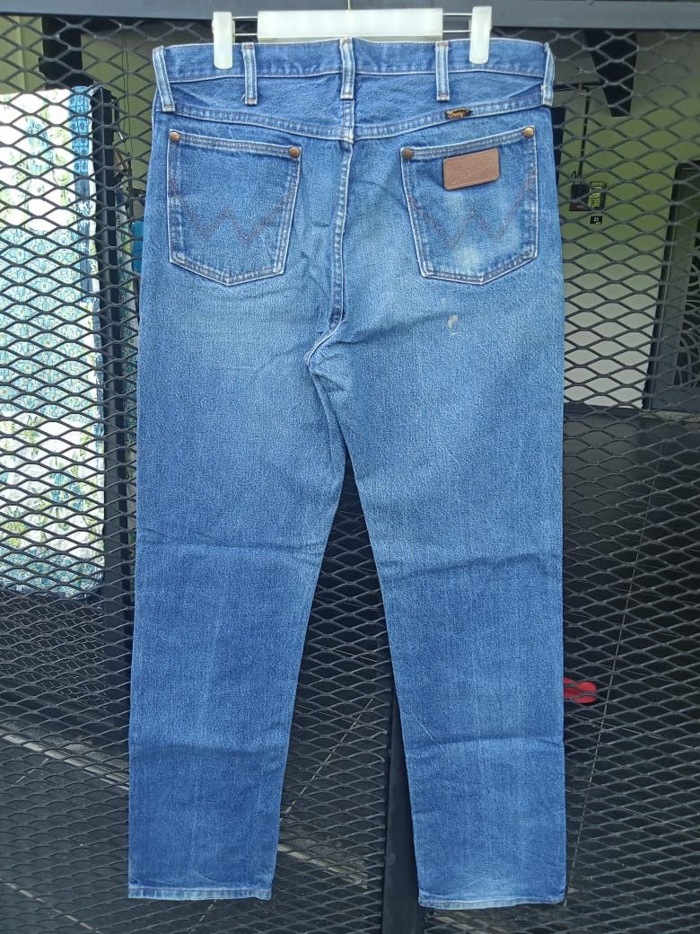 Wrangler Vintage Wrangler Regular Distressed Medium Wash Denim Jeans Size US 33 - 7 Thumbnail