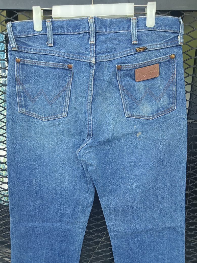 Wrangler Vintage Wrangler Regular Distressed Medium Wash Denim Jeans Size US 33 - 8 Thumbnail