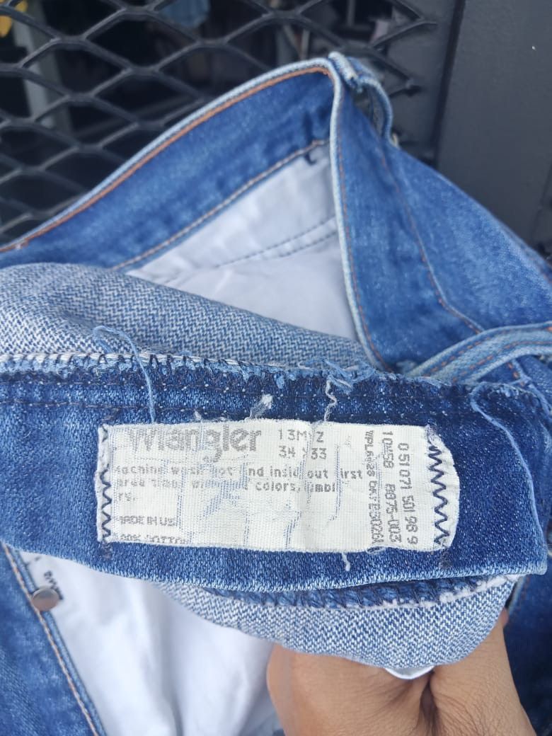 Wrangler Vintage Wrangler Regular Distressed Medium Wash Denim Jeans Size US 33 - 6 Thumbnail