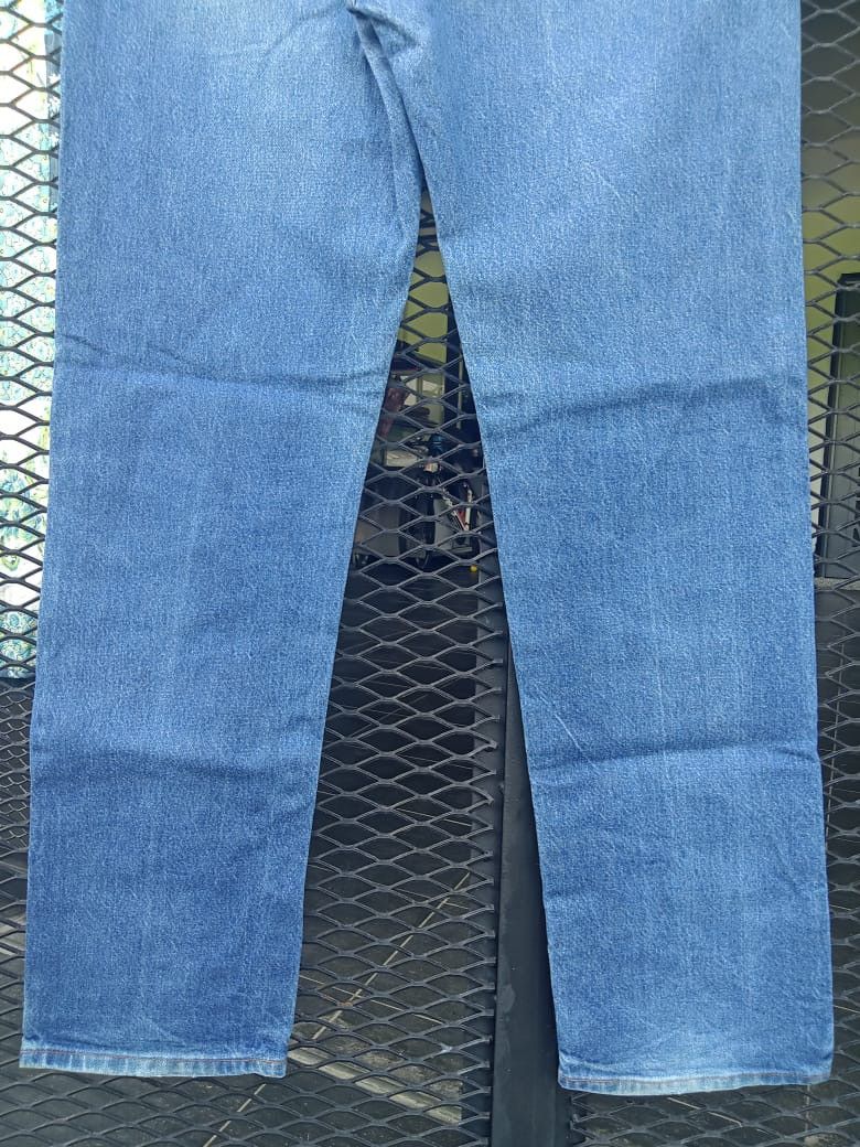 Wrangler Vintage Wrangler Regular Distressed Medium Wash Denim Jeans Size US 33 - 11 Thumbnail