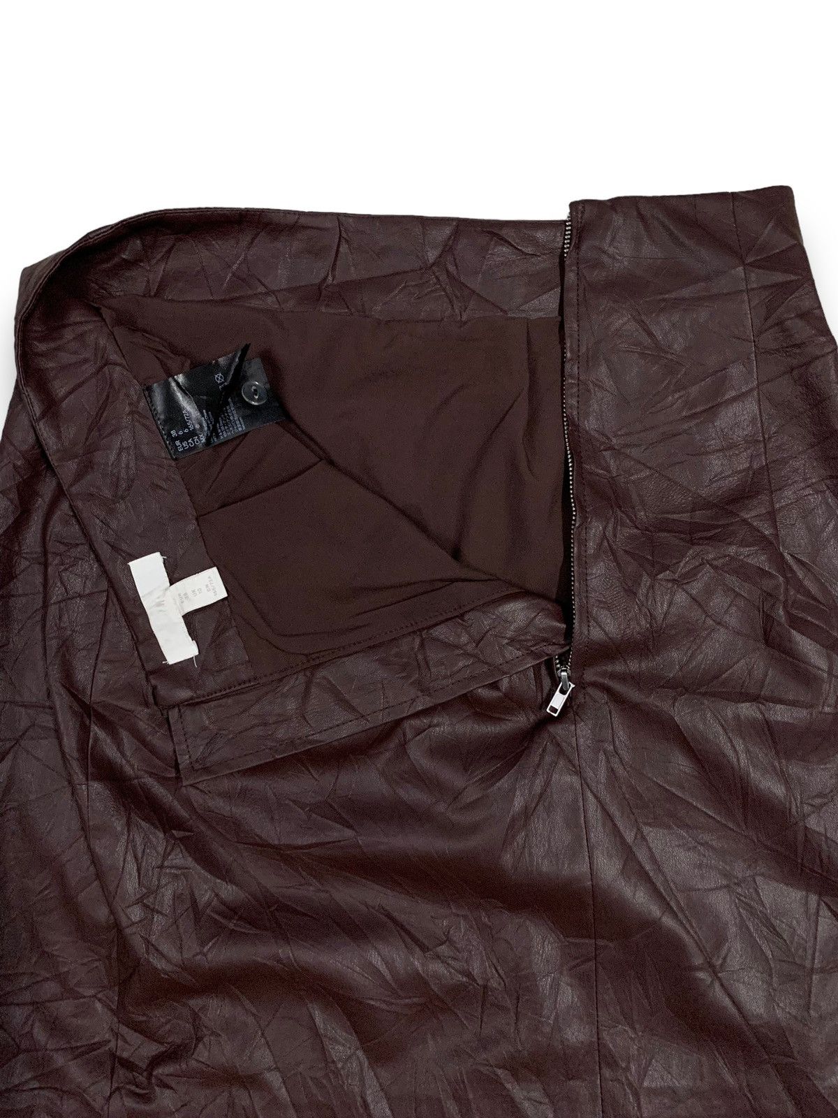 H&M H&M Burgundy PU Leather Mini Skirt Size 27" / US 4 / IT 40 - 6 Thumbnail