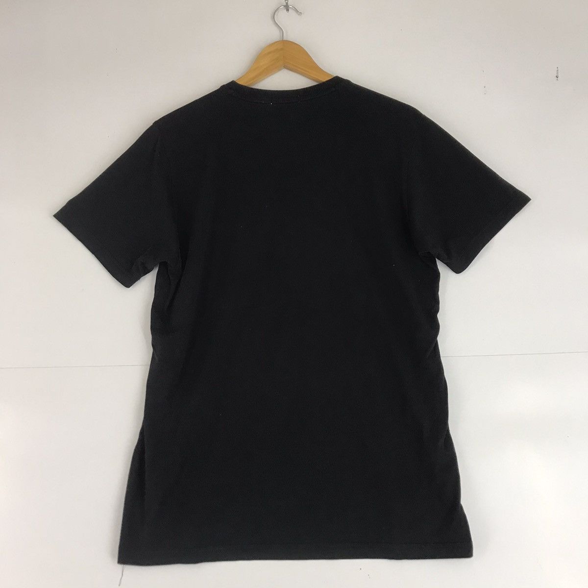 Japanese Brand × One Piece One piece Uniqlo Black leg Sanji Tshirt Size US L / EU 52-54 / 3 - 4 Thumbnail