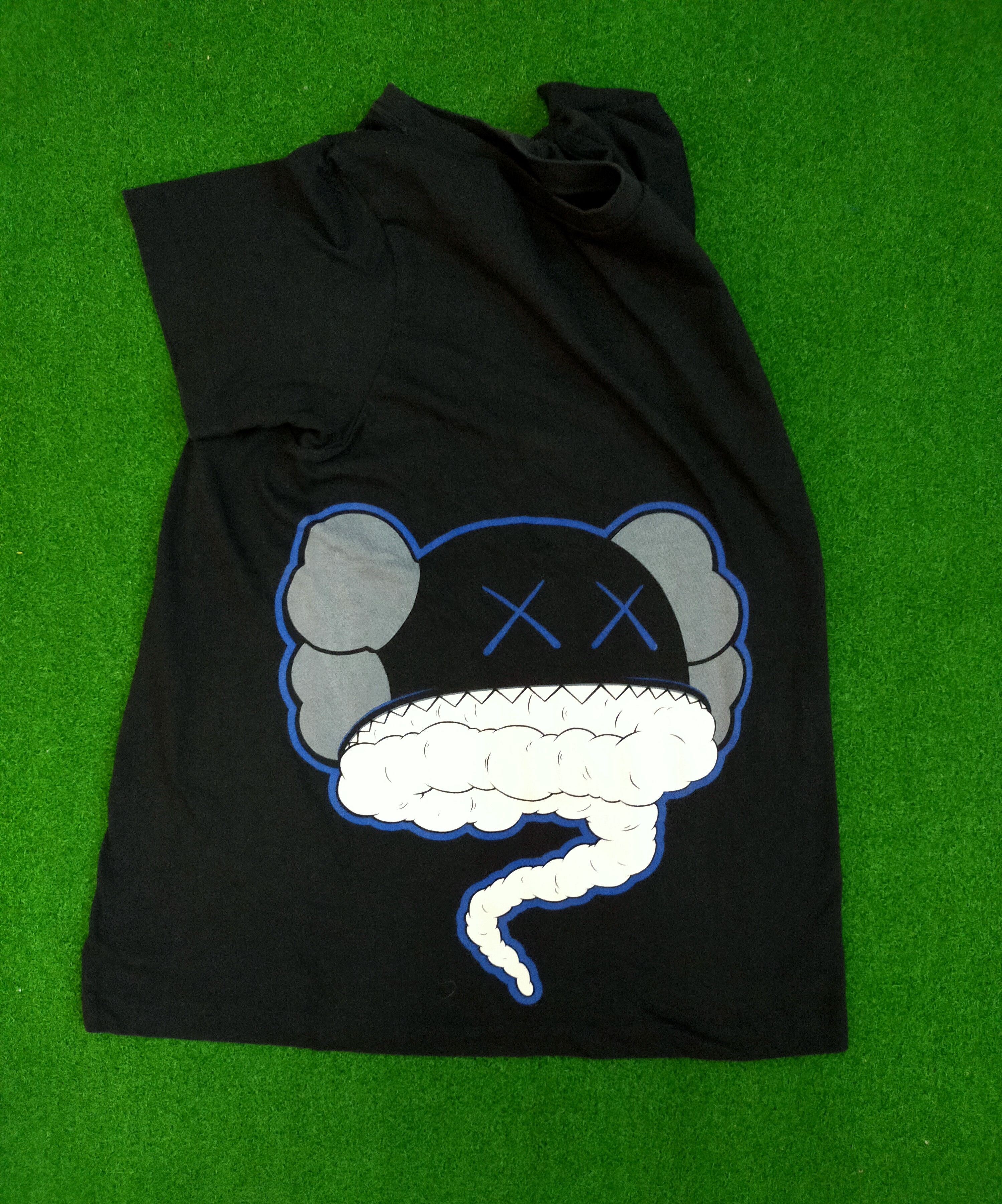 Kaws KAWS X UNIQLO T-SHIRT Size US M / EU 48-50 / 2 - 3 Thumbnail
