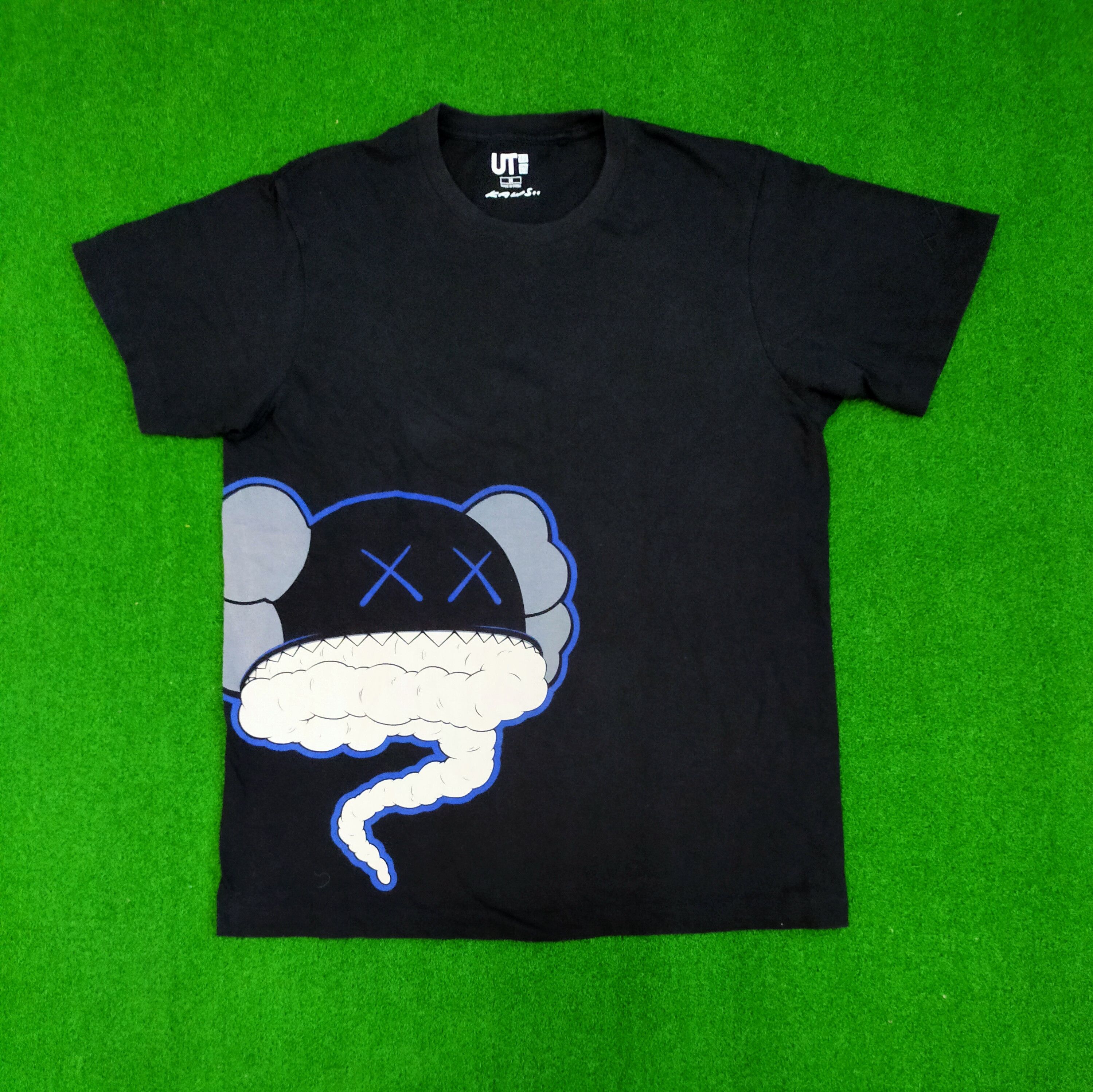 Kaws KAWS X UNIQLO T-SHIRT Size US M / EU 48-50 / 2 - 1 Thumbnail