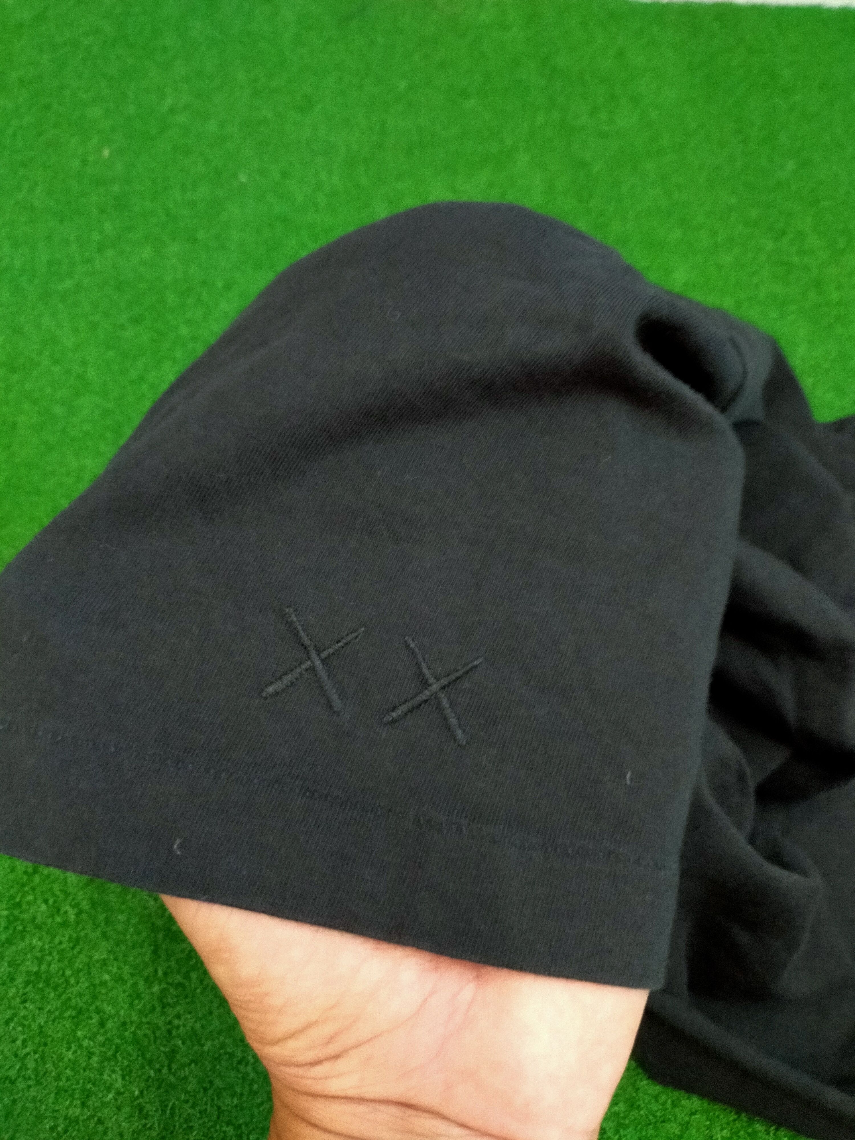 Kaws KAWS X UNIQLO T-SHIRT Size US M / EU 48-50 / 2 - 5 Thumbnail