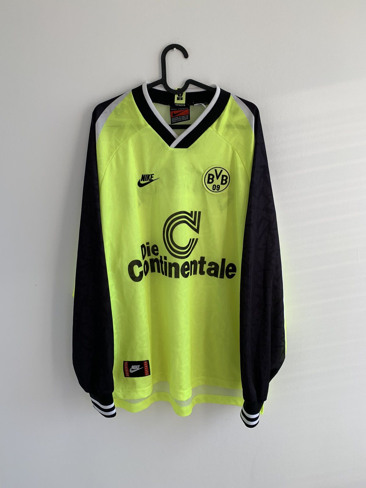 image of Vintage Nike X Borussia Dortmund 1995/1996 Home Longsleeve in Yellow, Men's (Size 2XL)