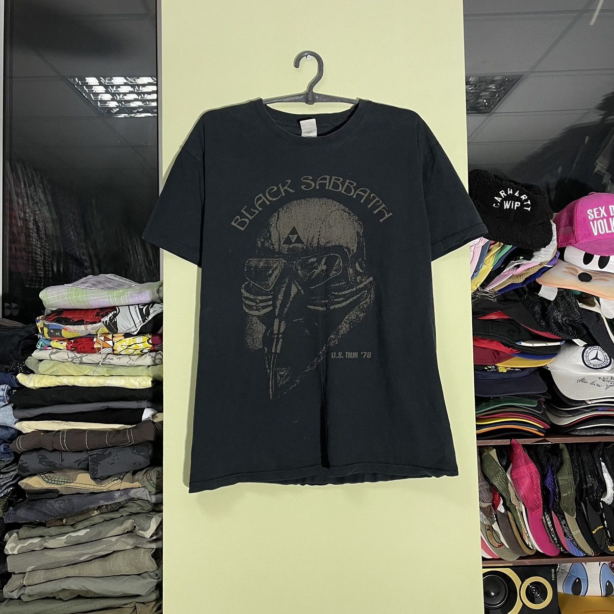 Vintage Vintage 90s Black Sabbath Graphic Band Tee Faded Goth Slim L Size US L / EU 52-54 / 3 - 6 Thumbnail