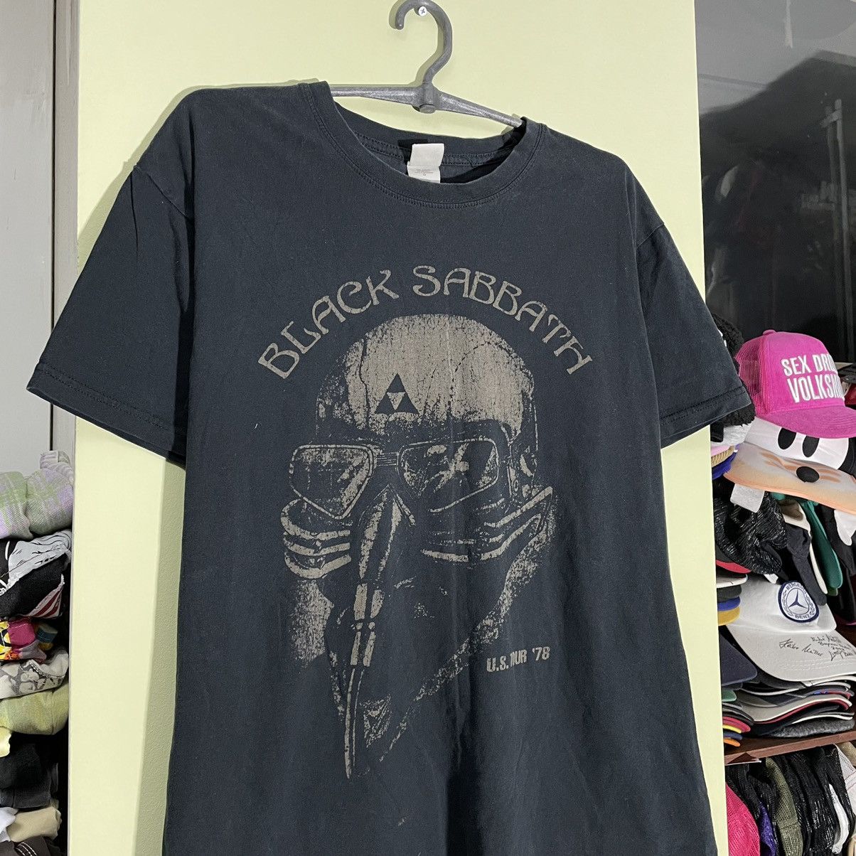 Vintage Vintage 90s Black Sabbath Graphic Band Tee Faded Goth Slim L Size US L / EU 52-54 / 3 - 3 Thumbnail