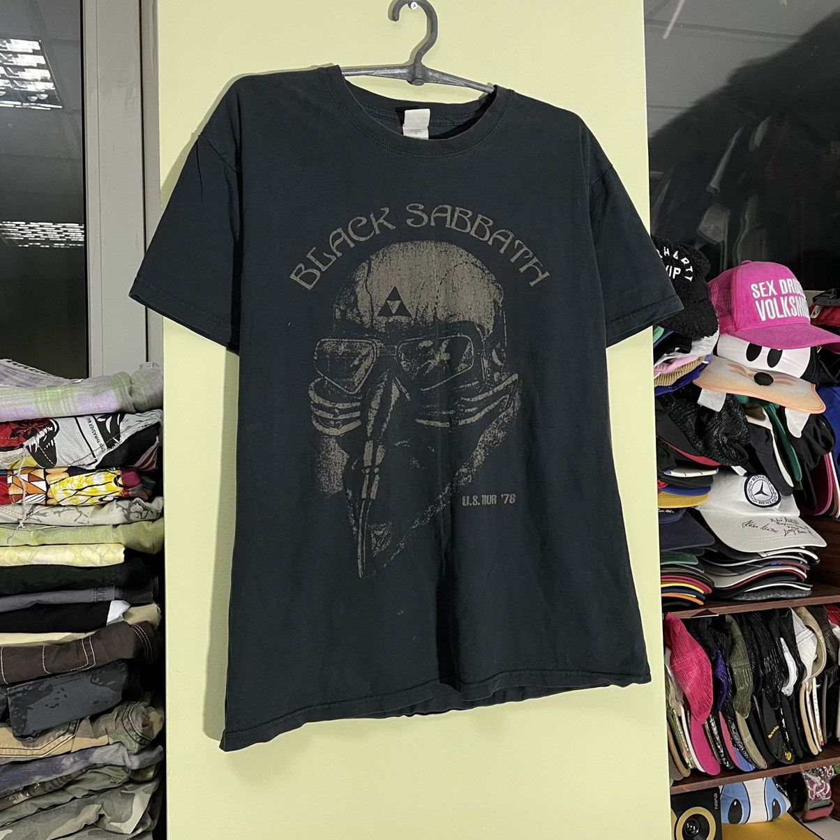 Vintage Vintage 90s Black Sabbath Graphic Band Tee Faded Goth Slim L Size US L / EU 52-54 / 3 - 1 Thumbnail