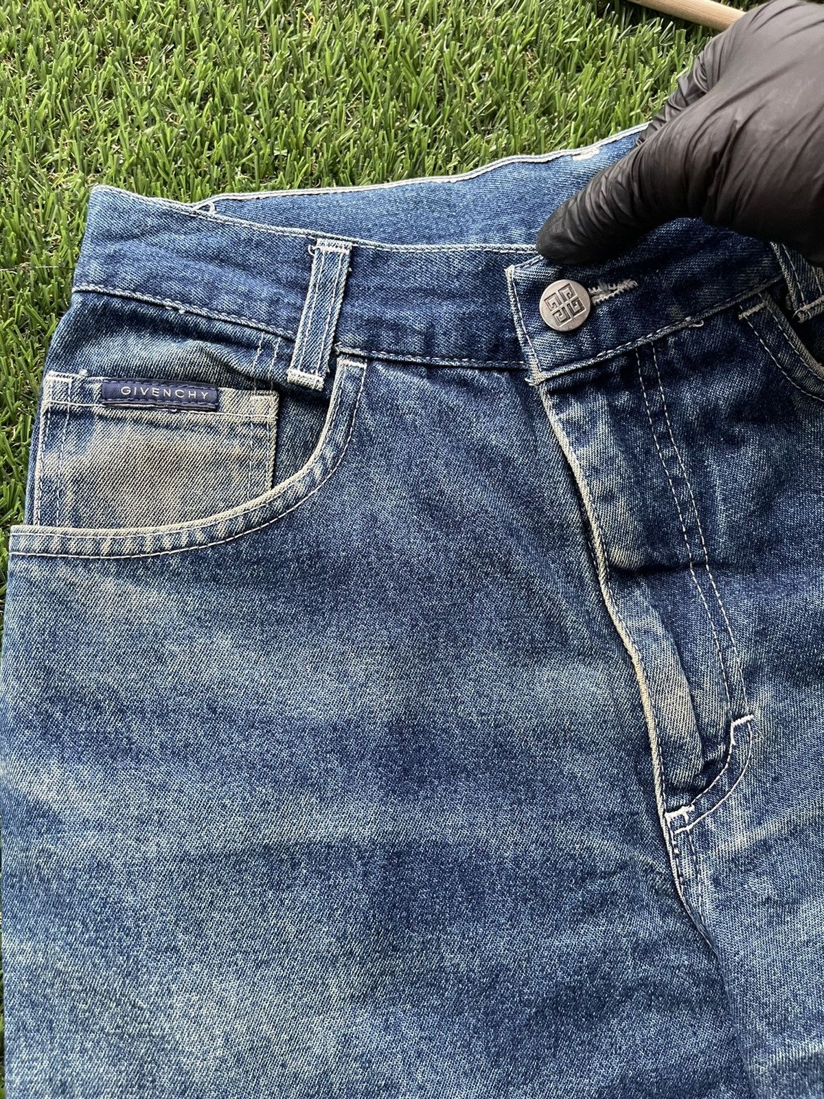 Givenchy Givenchy Faded Denim Jeans Made In Italy Size US 30 / EU 46 - 1 Thumbnail