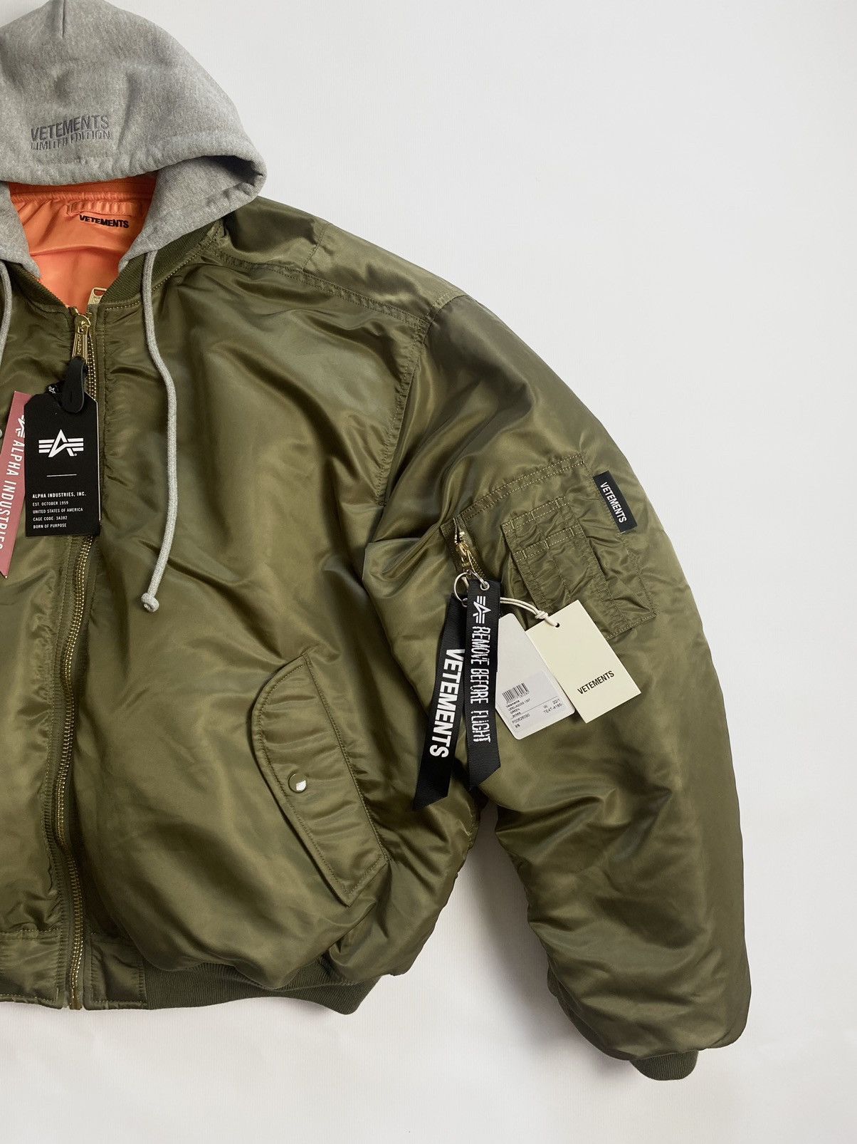 Alpha Industries × Vetements Vetements Oversize MA-1 Reversible Bomber Jacket Size US XS / EU 42 / 0 - 6 Thumbnail