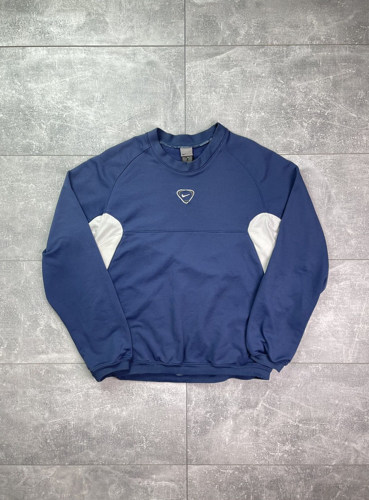 Nike × Vintage Nike Vintage Sweatshirt Center Logo Size US S / EU 44-46 / 1 - 1 Thumbnail