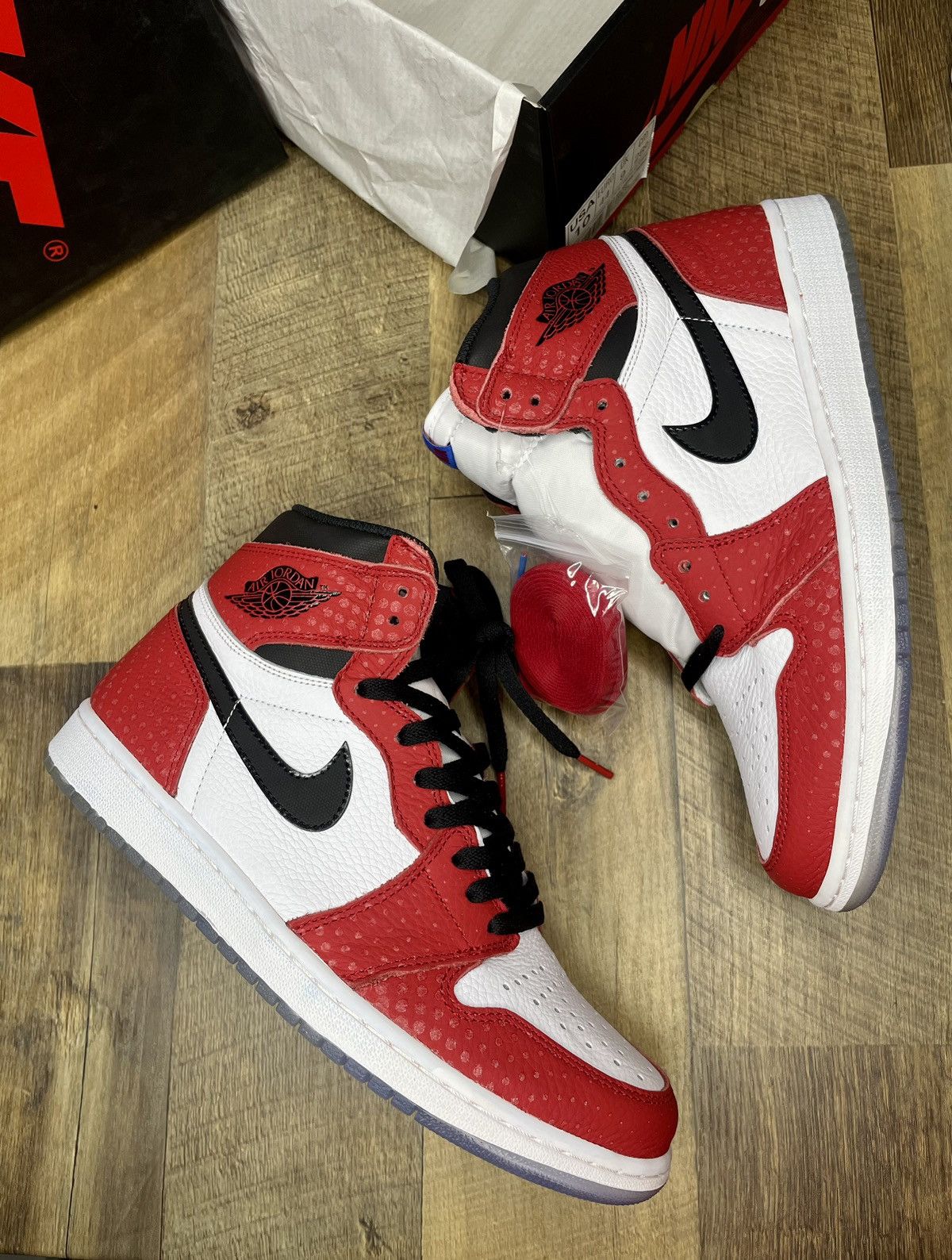 image of Jordan Marvel Comics Air Jordan 1 Retro High OG Spider Man Origin Story Exclusive Shoes in Red (Siz