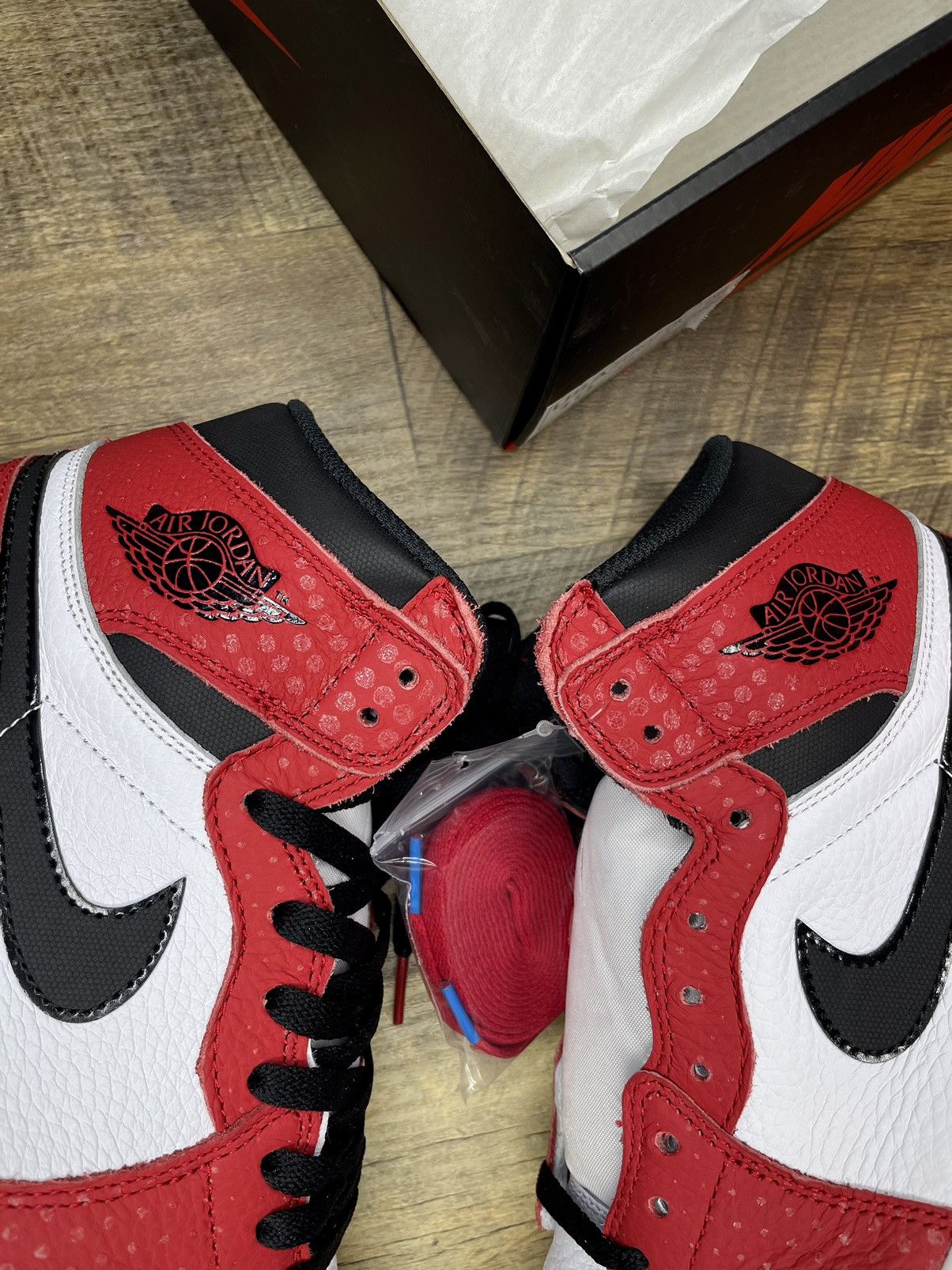 Jordan Brand Air Jordan 1 Retro High OG spider man origin story exclusive Size US 10 / EU 43 - 6 Thumbnail