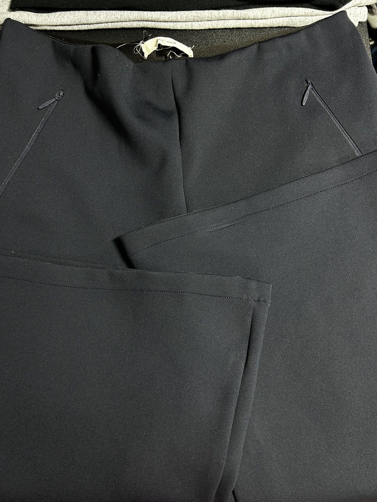 Designer THE ROW NYLON FLARED PANTS Size 30" / US 8 / IT 44 - 5 Thumbnail